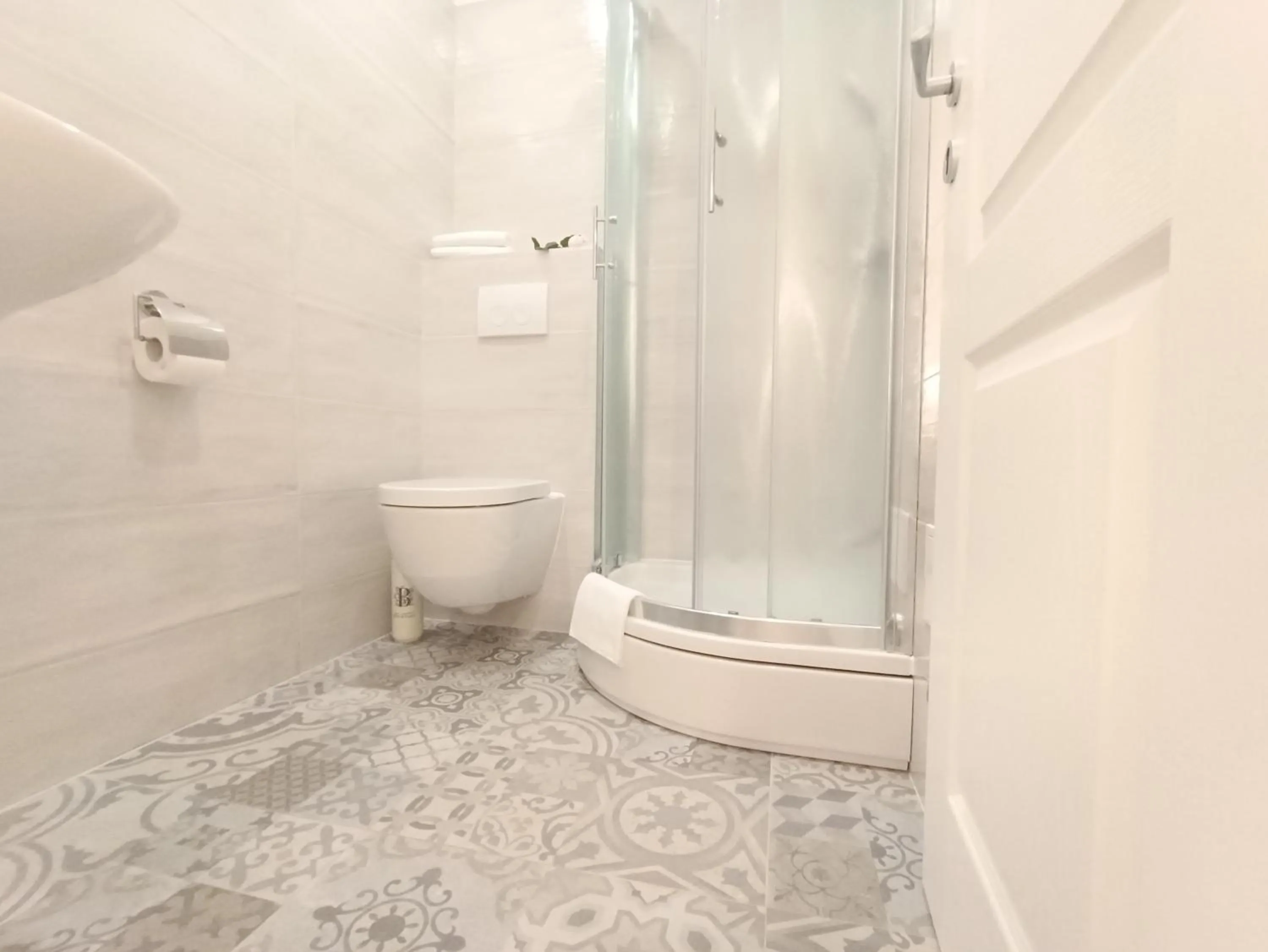 Shower in Summer Dream Studio