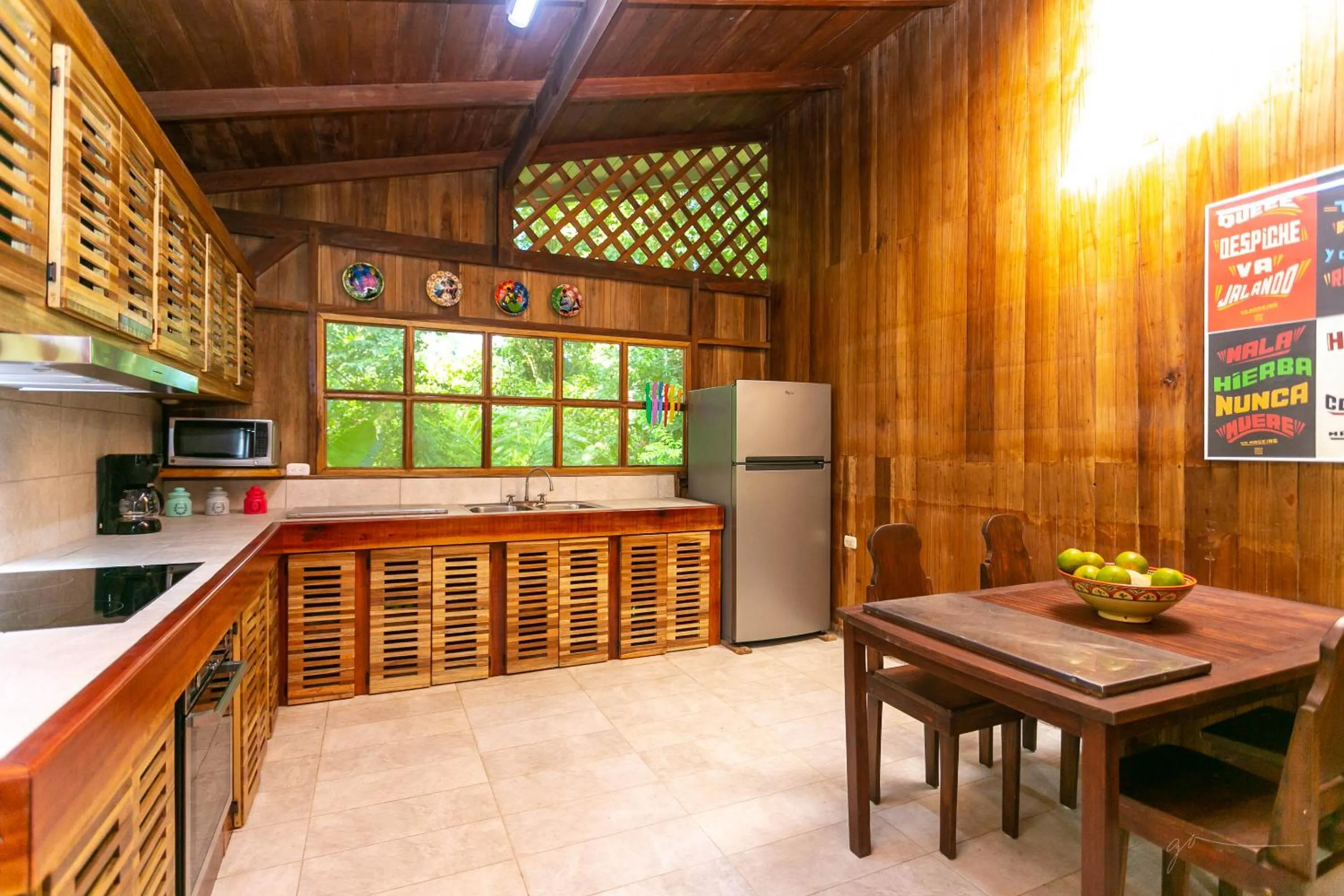Kitchen or kitchenette in La Kukula Lodge
