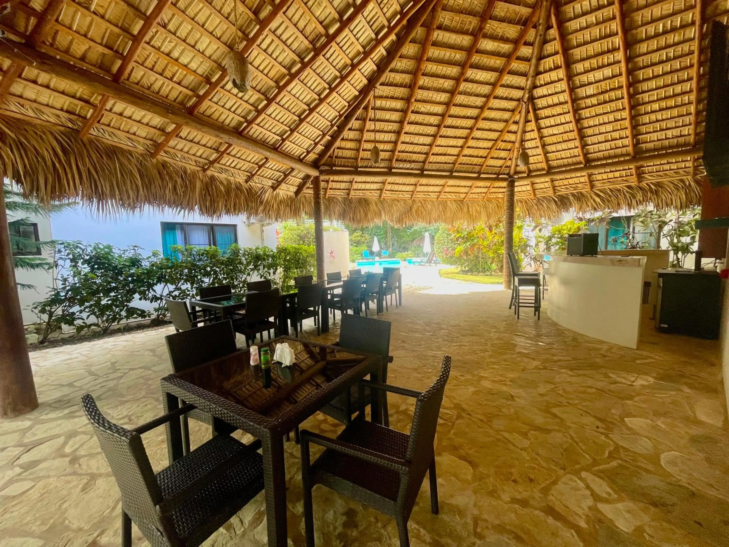 Restaurant/places to eat in Coral Blanco Hotel