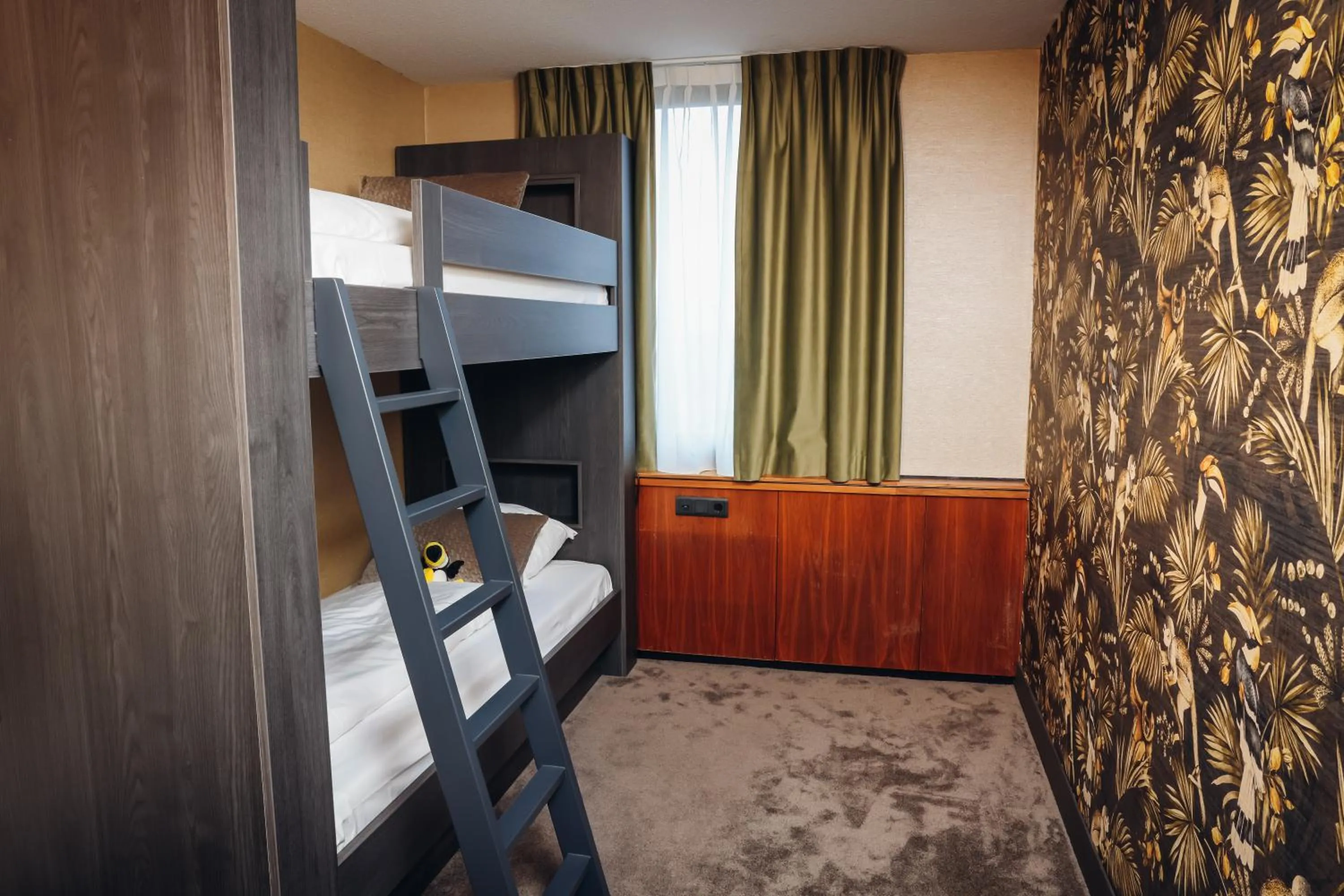 Bedroom, Bed in Hotel van der Valk Wolvega-Heerenveen