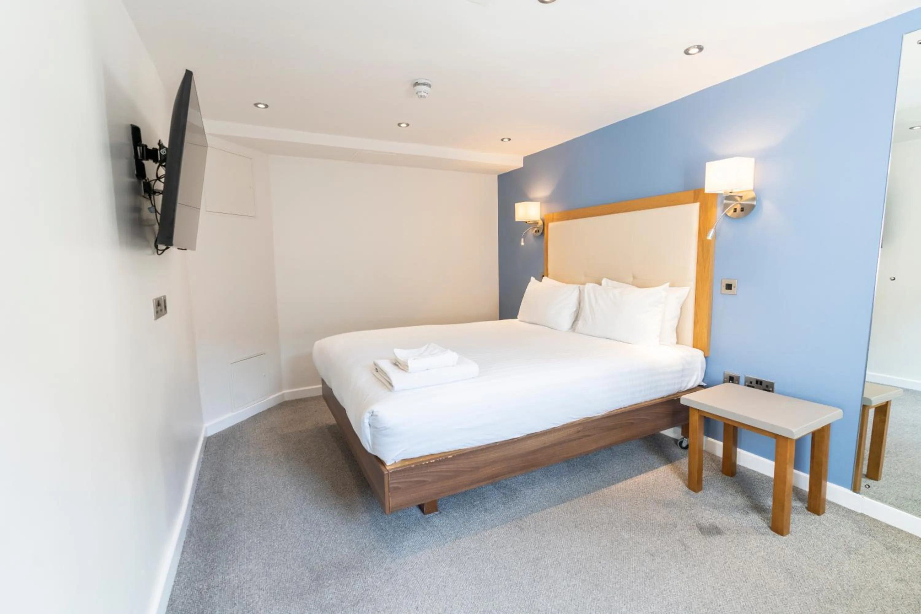 Bedroom, Bed in The Waterside Hotel and Leisure Club