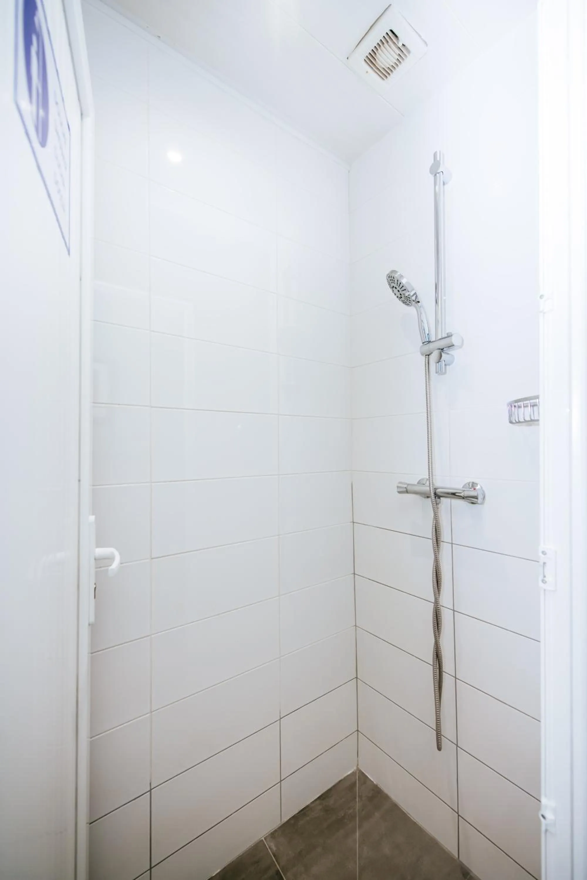 Shower in Hotel De La Poste