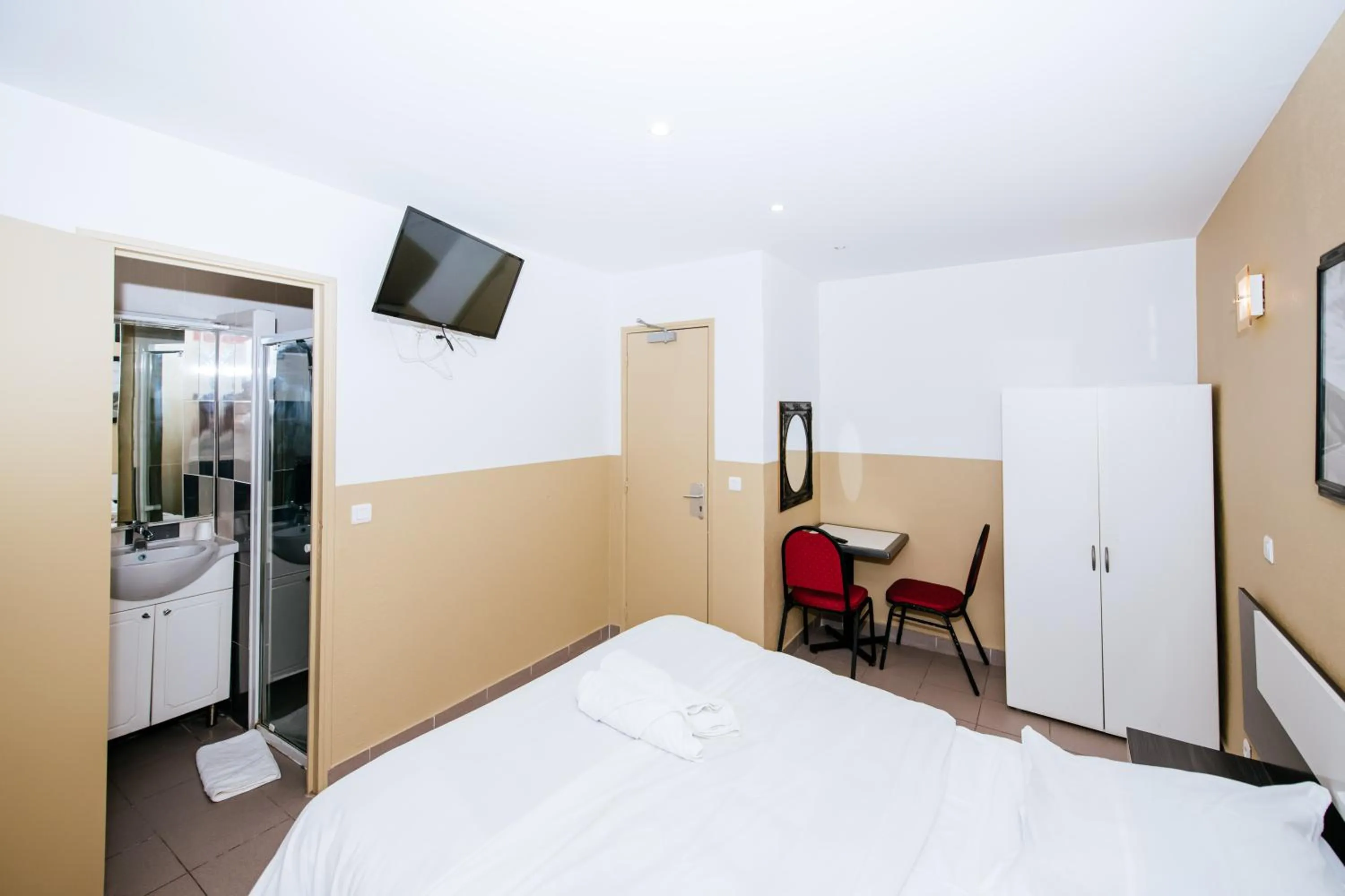 TV and multimedia, Bed in Hotel De La Poste