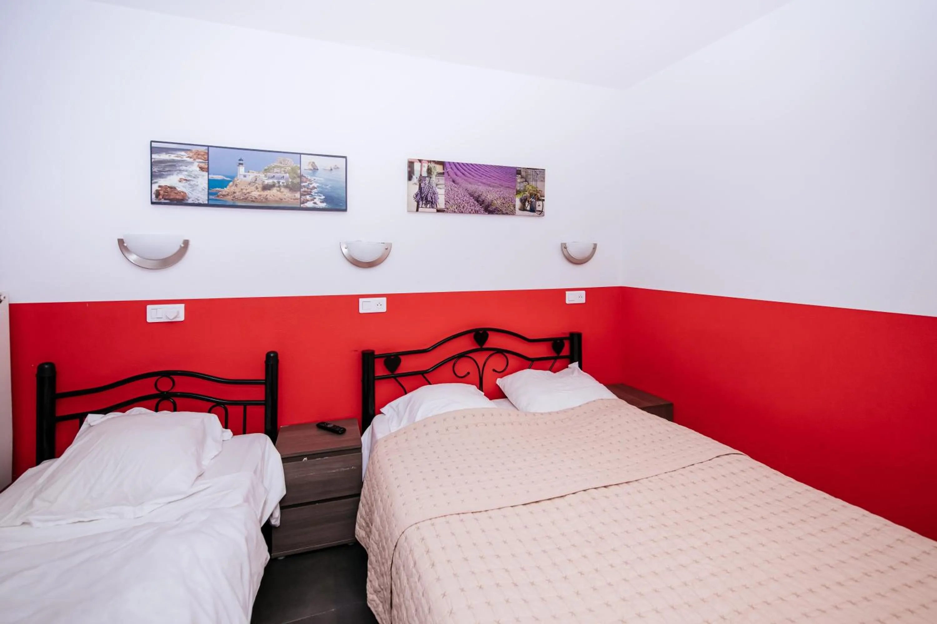 Photo of the whole room, Bed in Hotel De La Poste