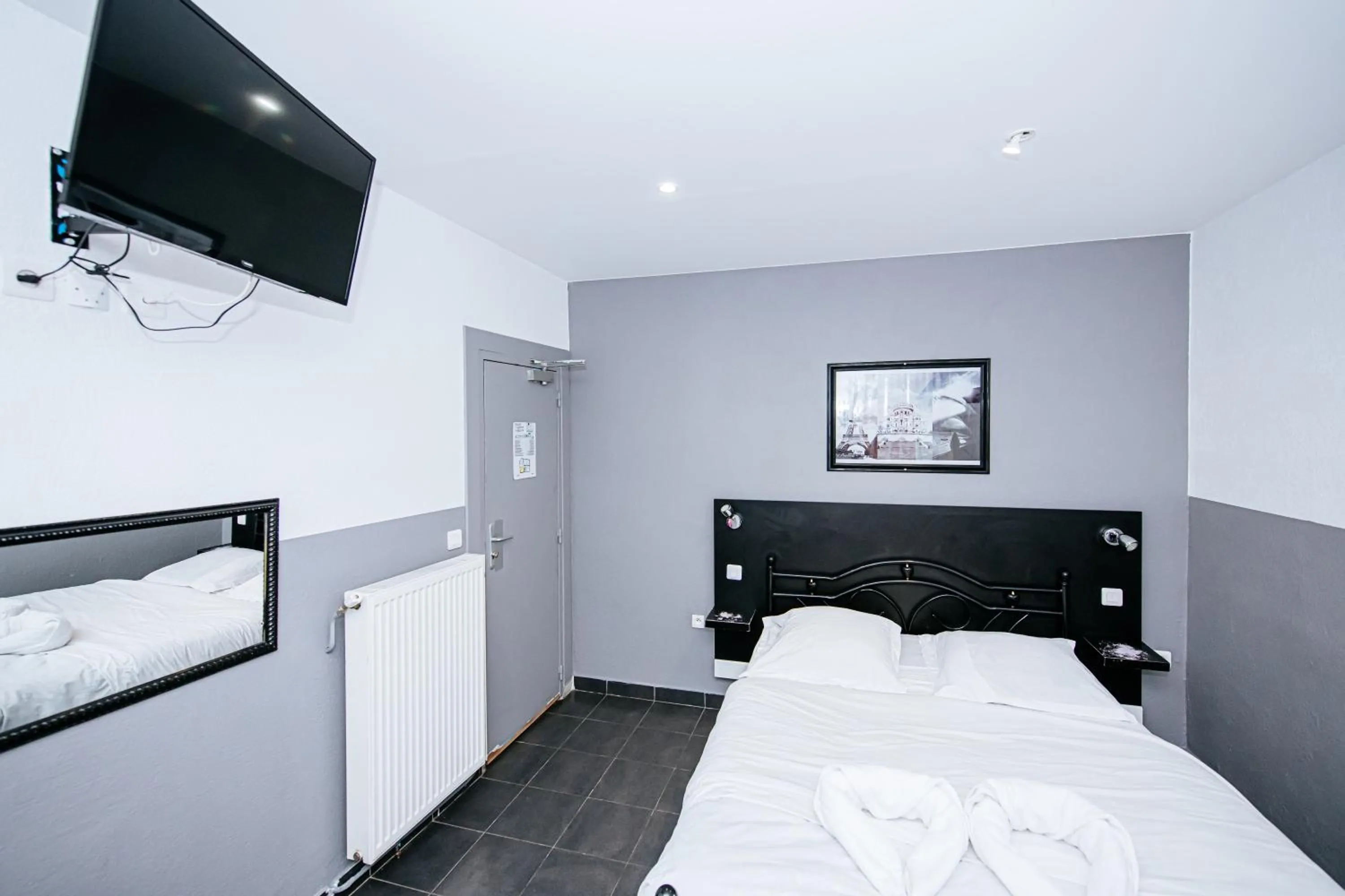 Bedroom, Bed in Hotel De La Poste