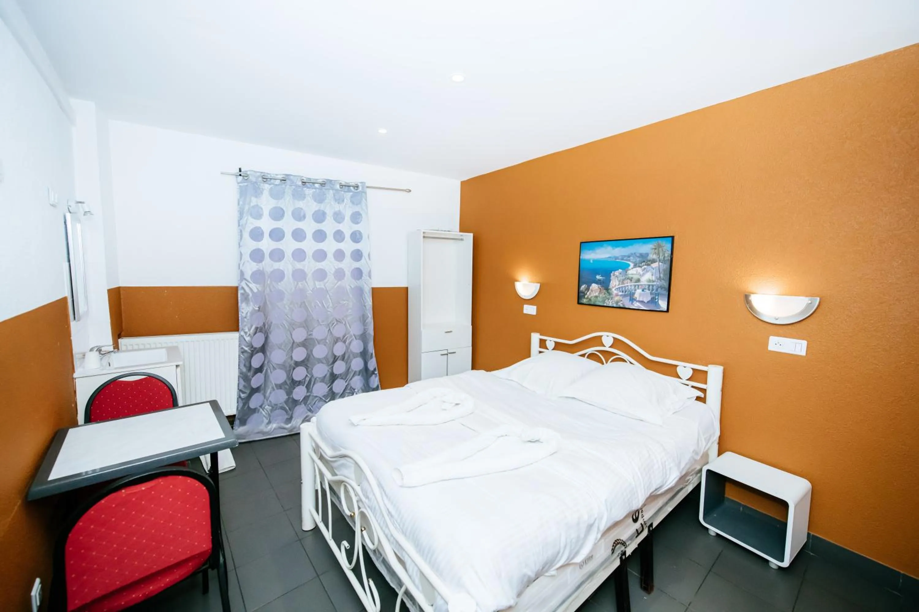 Bedroom, Bed in Hotel De La Poste