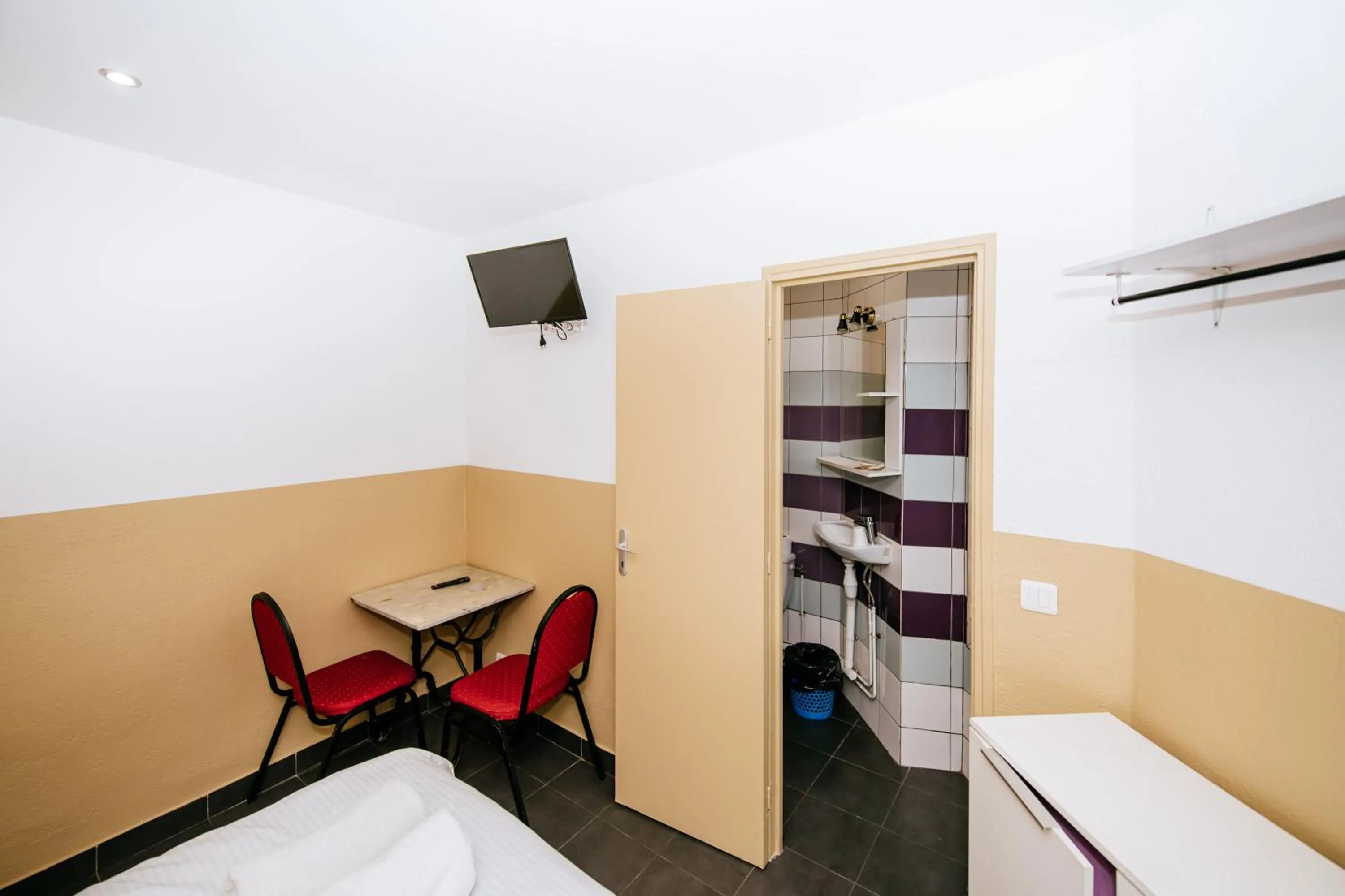 TV and multimedia, Bed in Hotel De La Poste