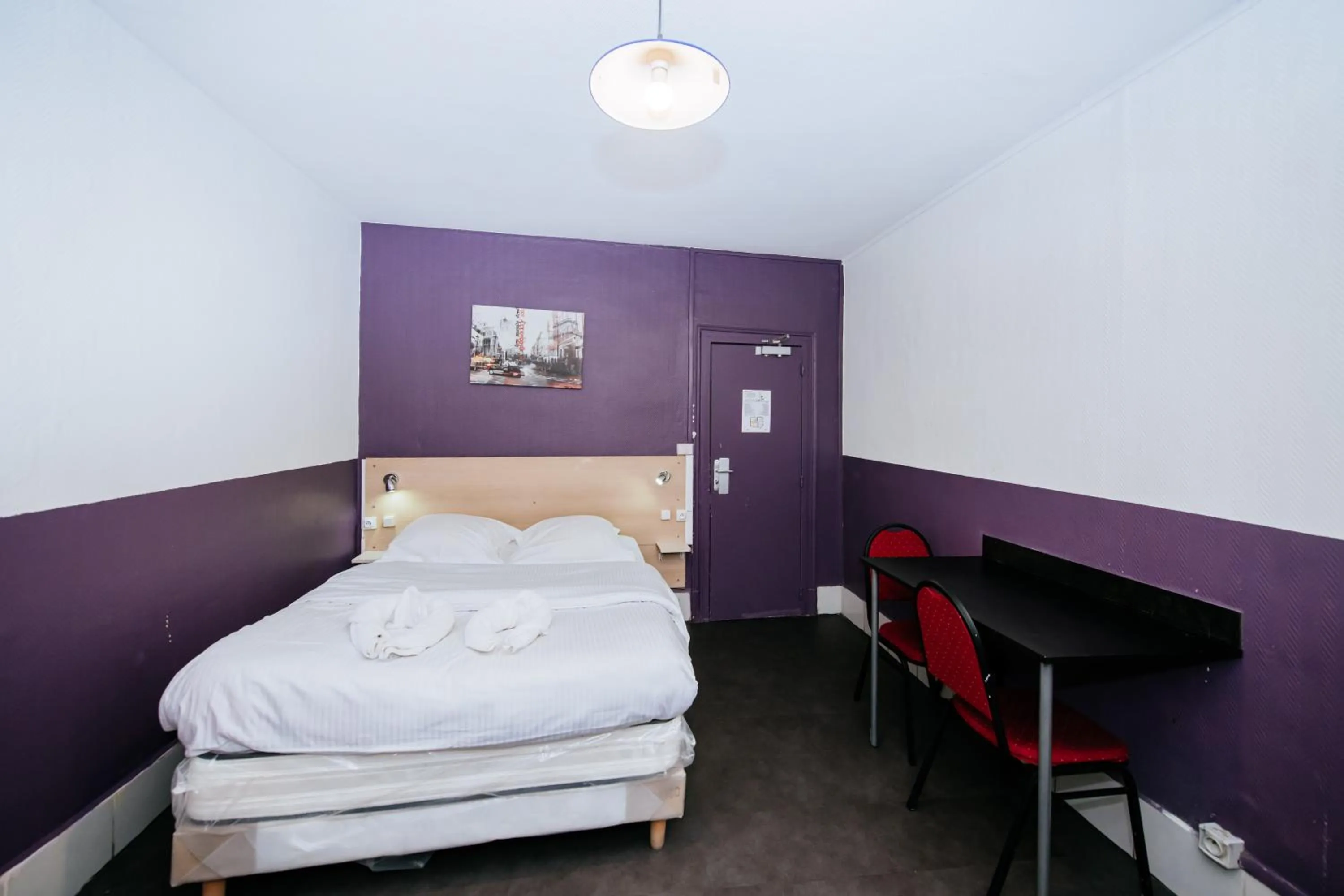 Bedroom, Bed in Hotel De La Poste