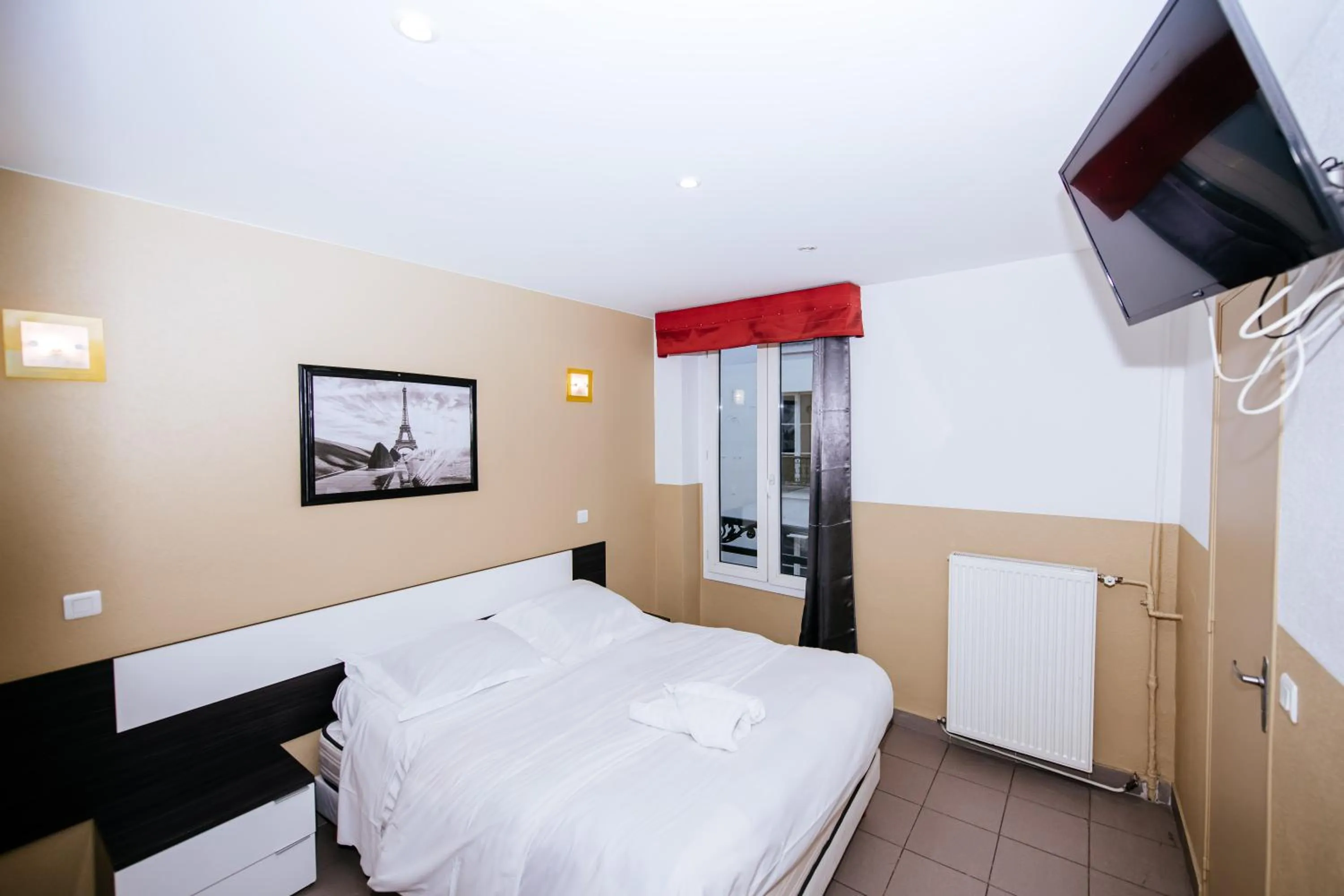 Bedroom, Bed in Hotel De La Poste