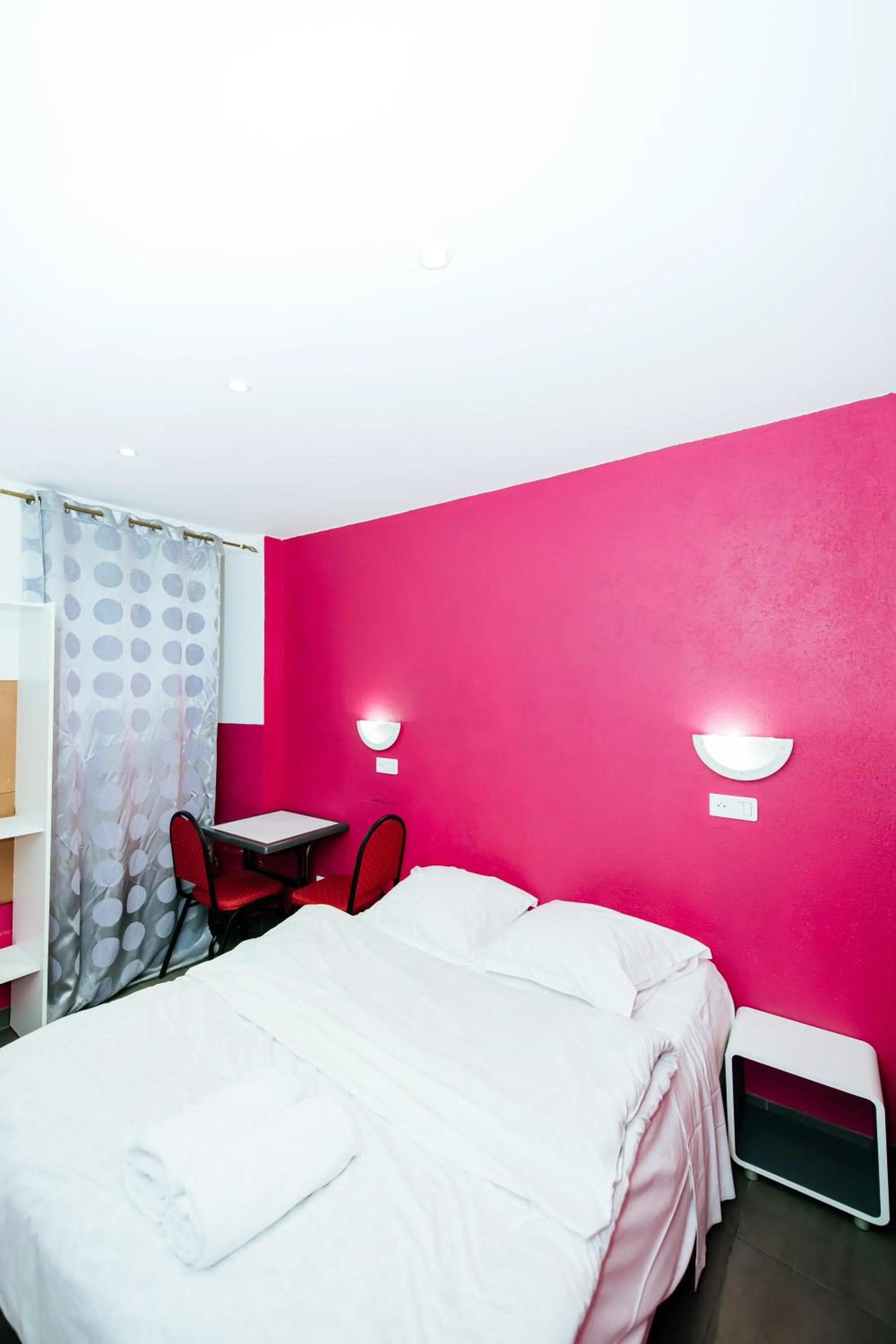 Bedroom, Bed in Hotel De La Poste