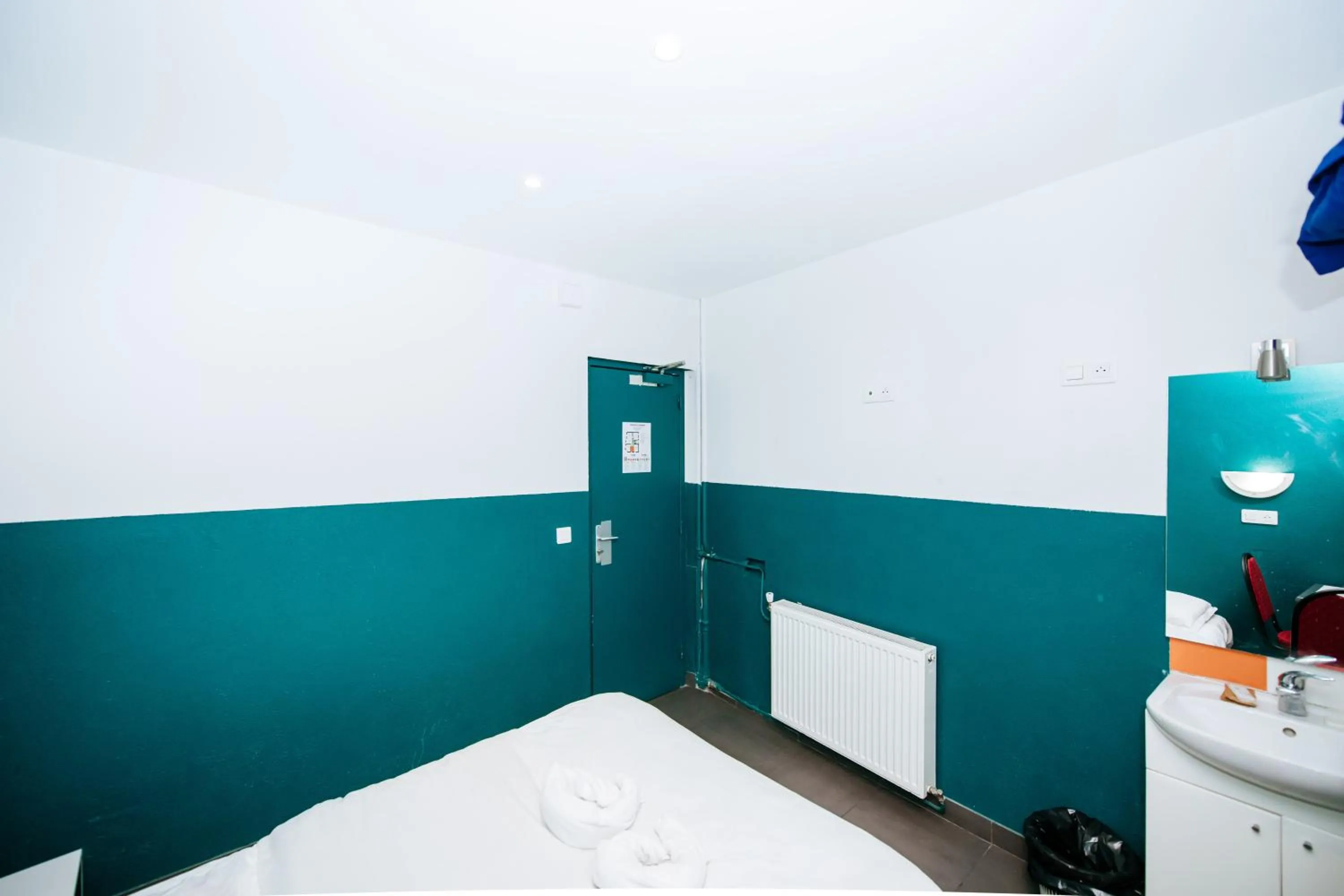 Photo of the whole room, Bed in Hotel De La Poste