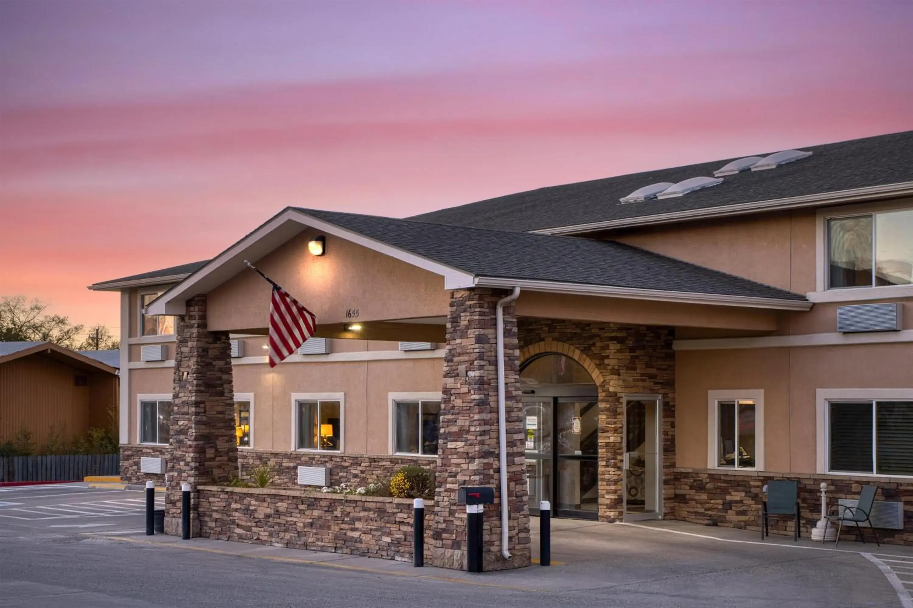 Property building in SureStay Plus by Best Western Montrose Property building in SureStay Plus by Best Western Montrose