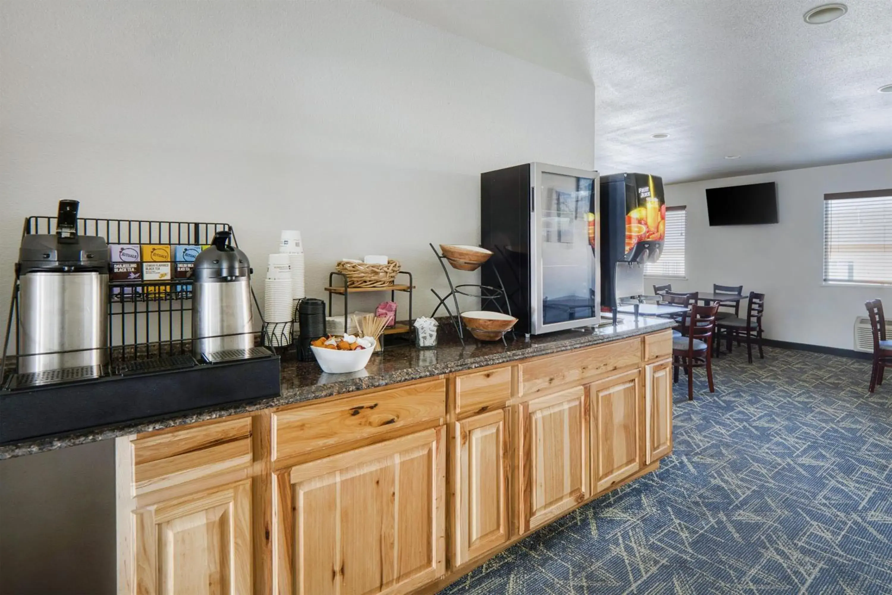 Breakfast in SureStay Plus by Best Western Montrose Breakfast in SureStay Plus by Best Western Montrose