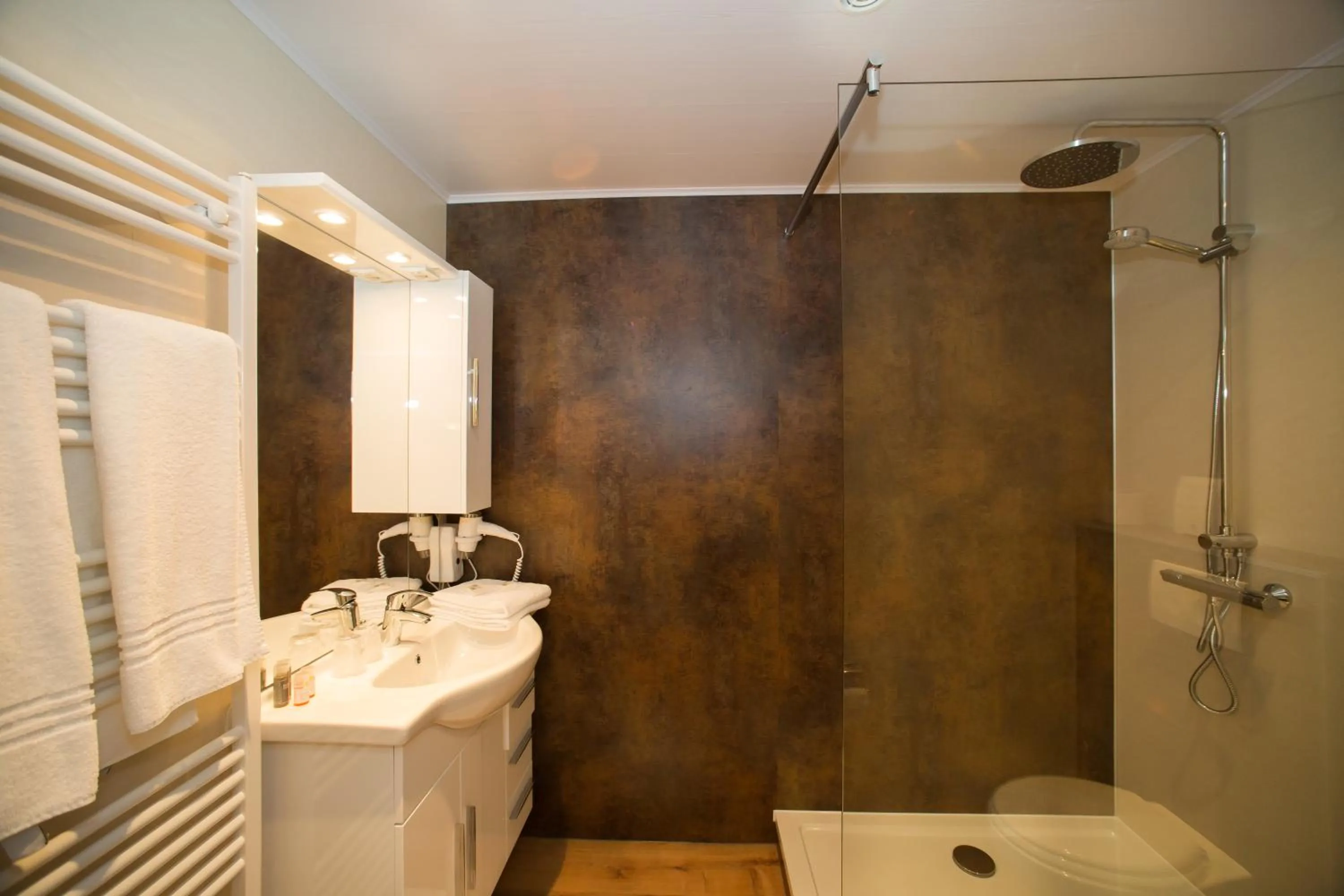 Shower in Landhotel De Hoofdige Boer