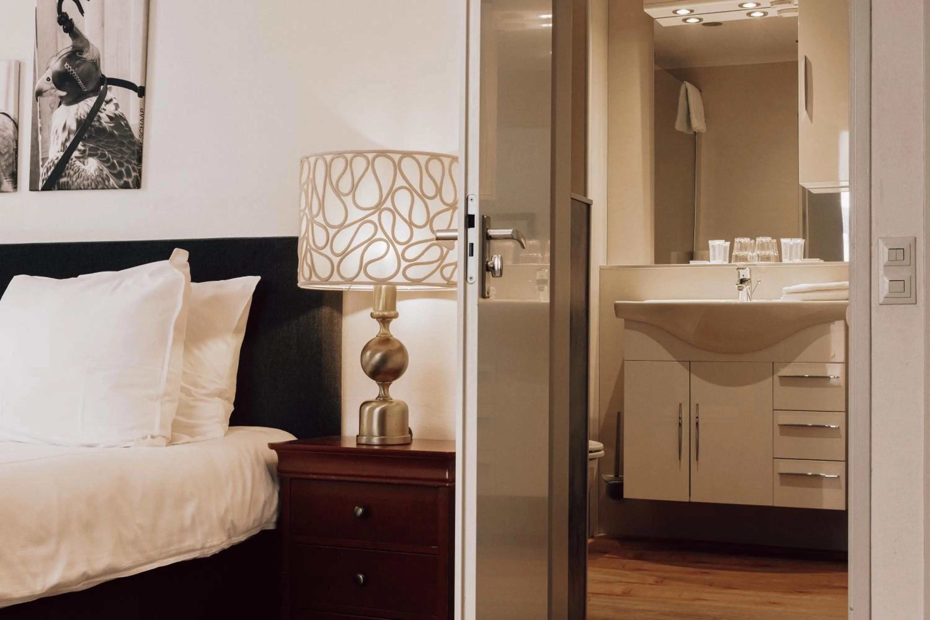 Bed in Landhotel De Hoofdige Boer