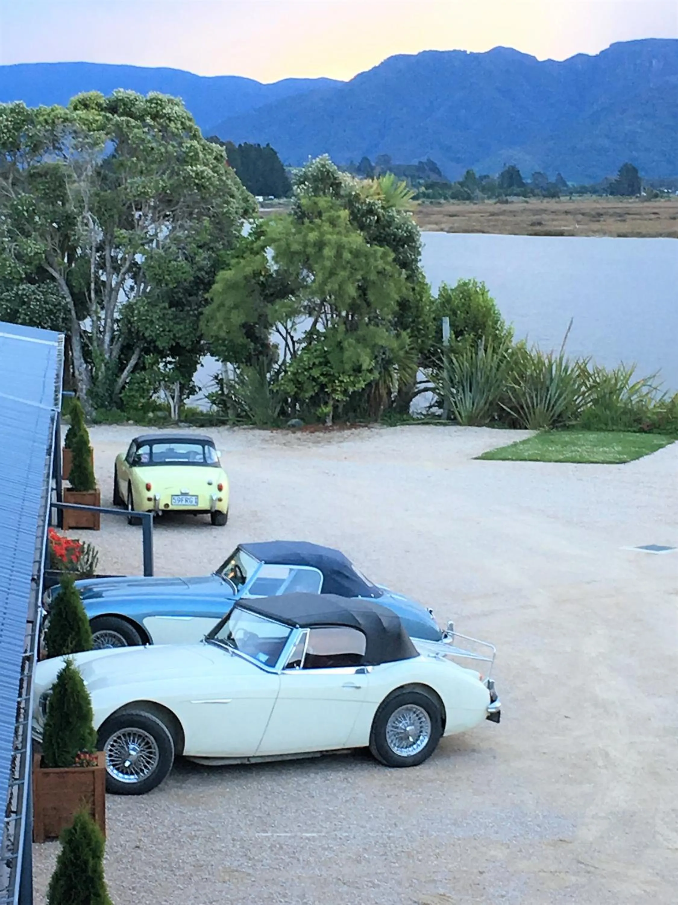 Lake view in Collingwood Park Motel