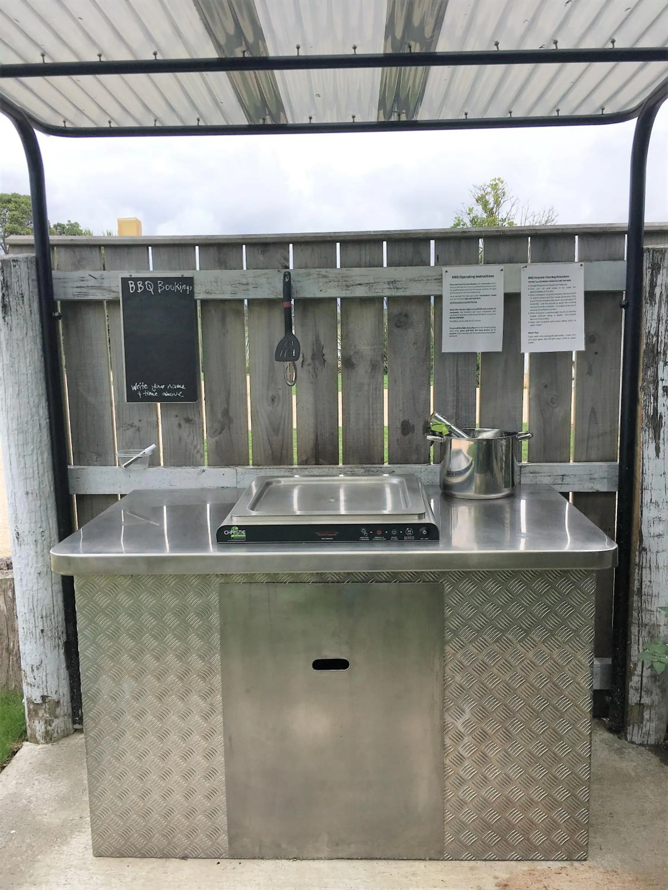 BBQ facilities in Collingwood Park Motel