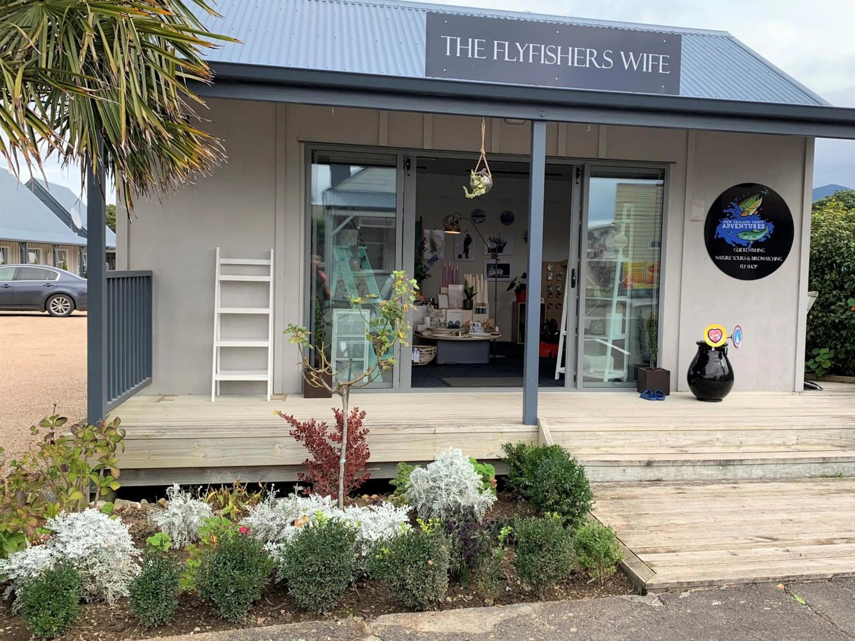 On-site shops in Collingwood Park Motel