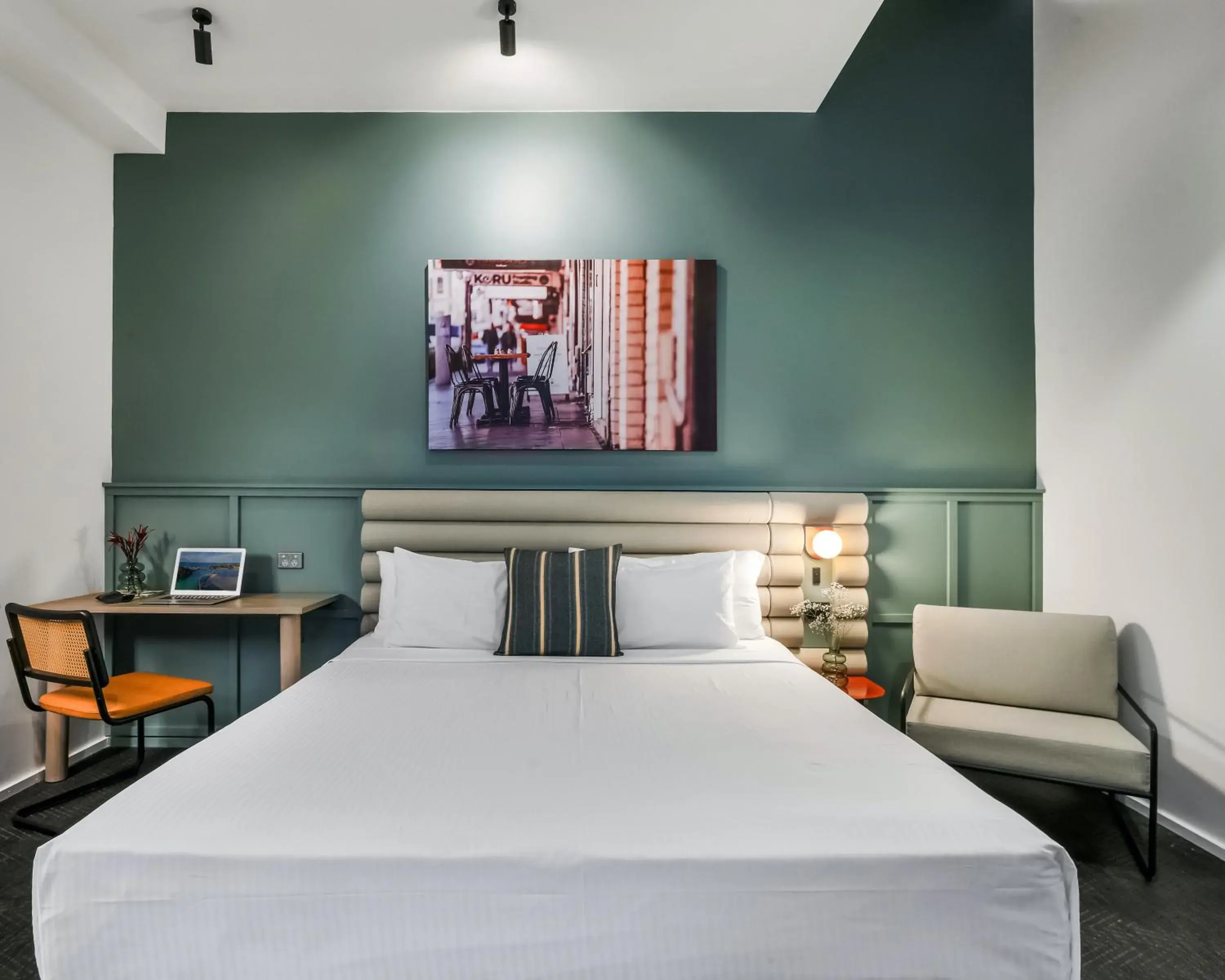 Seating area, Bed in The Urban Newtown Seating area, Bed in The Urban Newtown