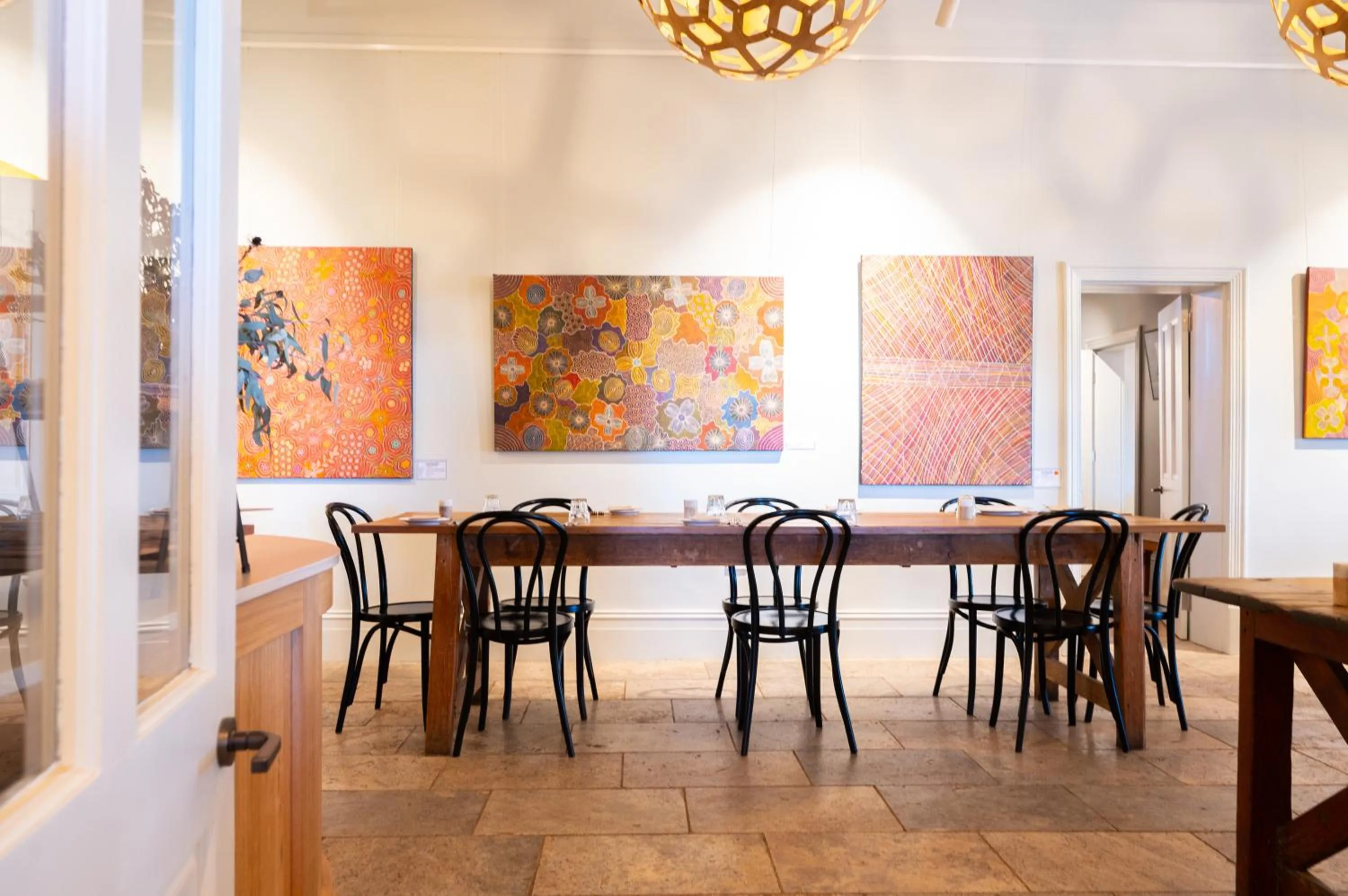 Restaurant/places to eat in Prairie Hotel