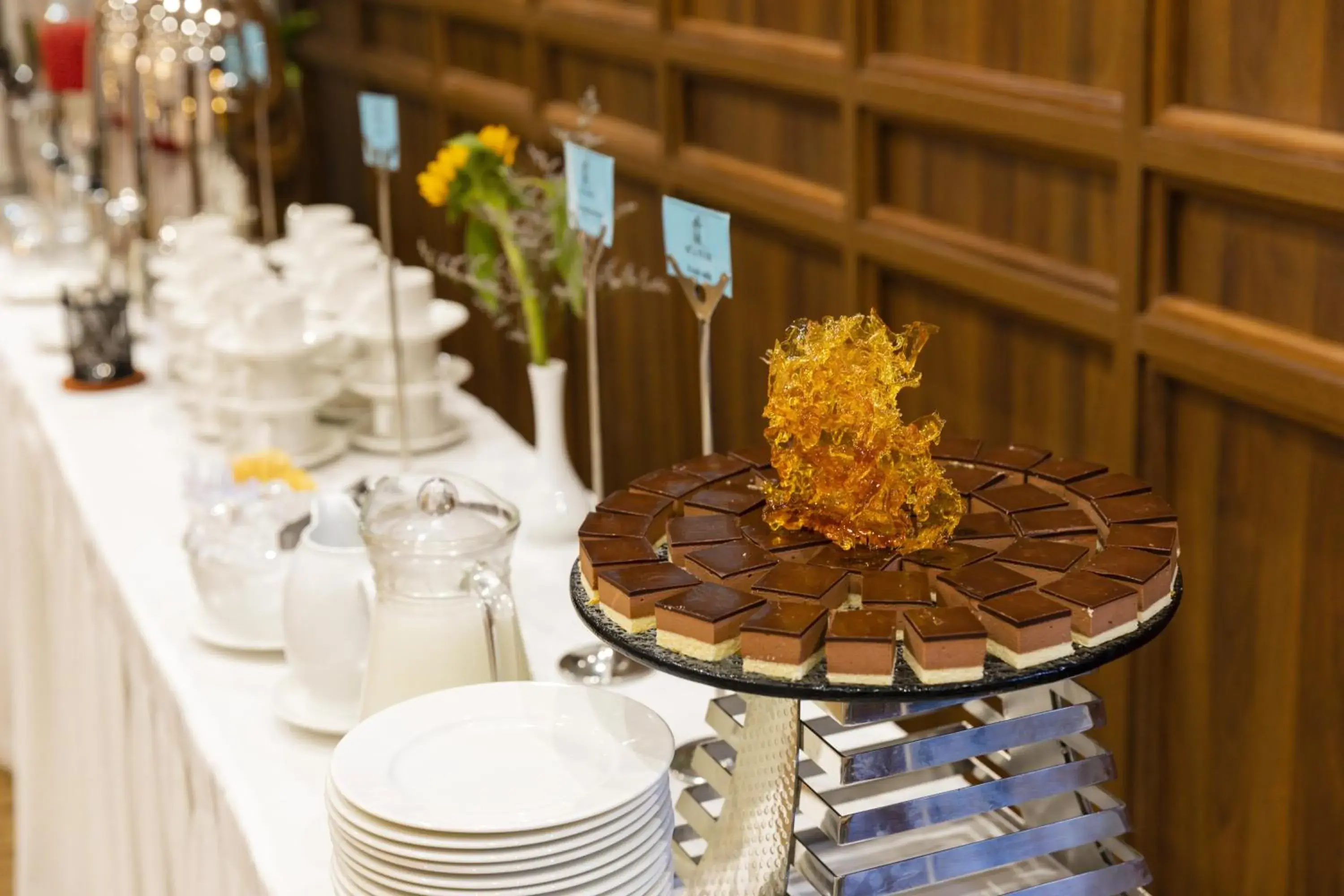 Restaurant/places to eat in Daphovina Hotel Restaurant/places to eat in Daphovina Hotel