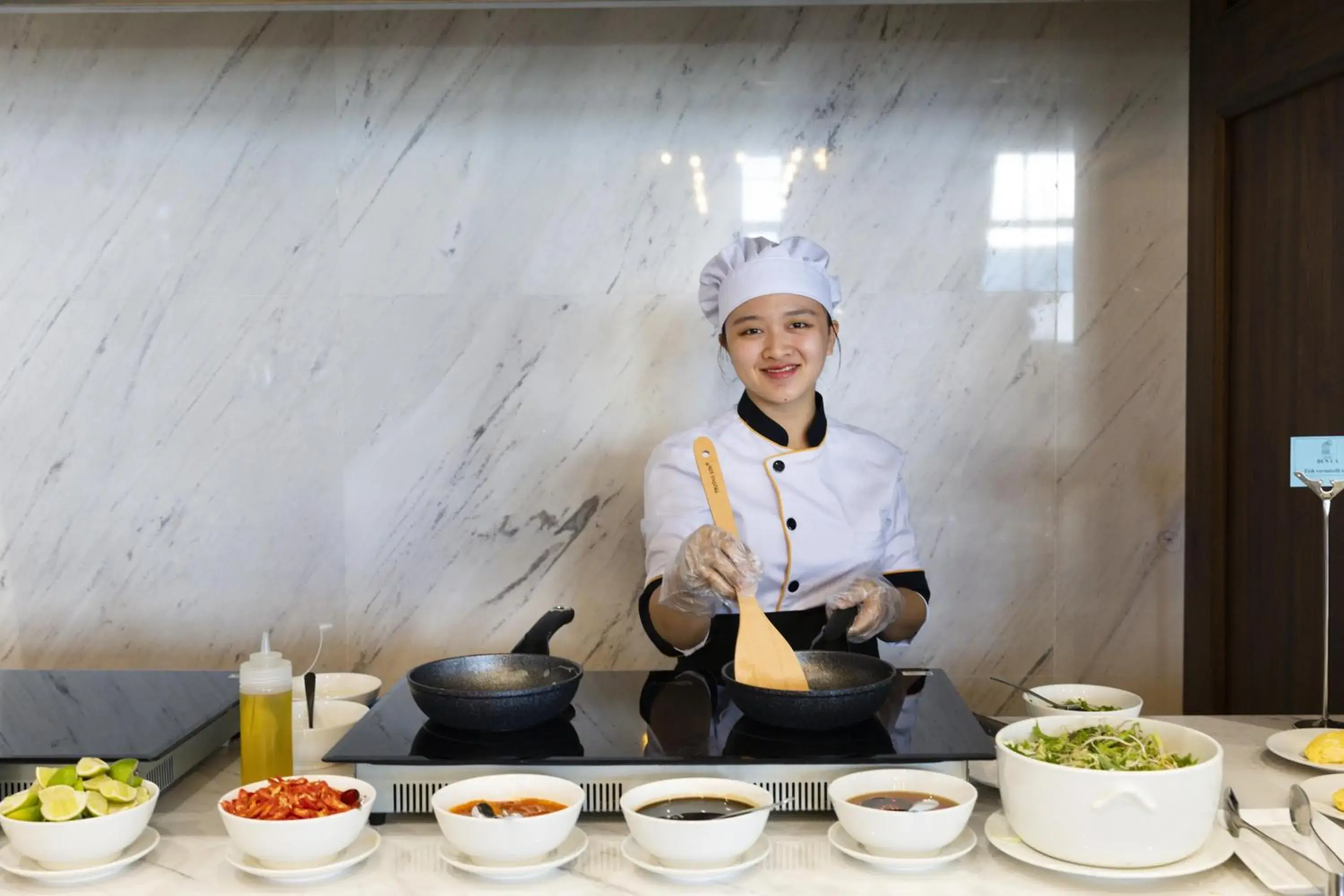 Restaurant/places to eat in Daphovina Hotel Restaurant/places to eat in Daphovina Hotel