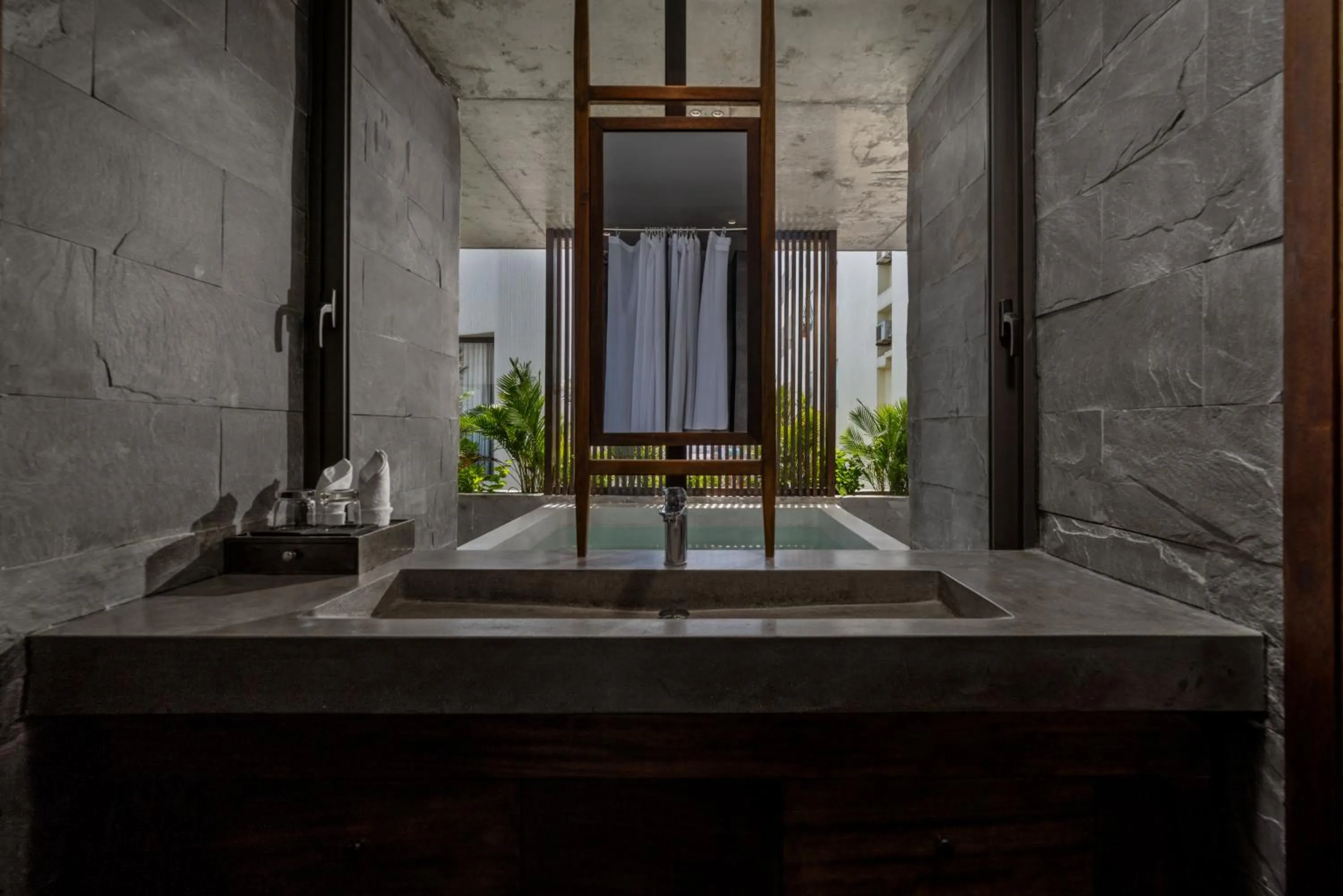 Bathroom in Thè HEM Hotel and Apartment