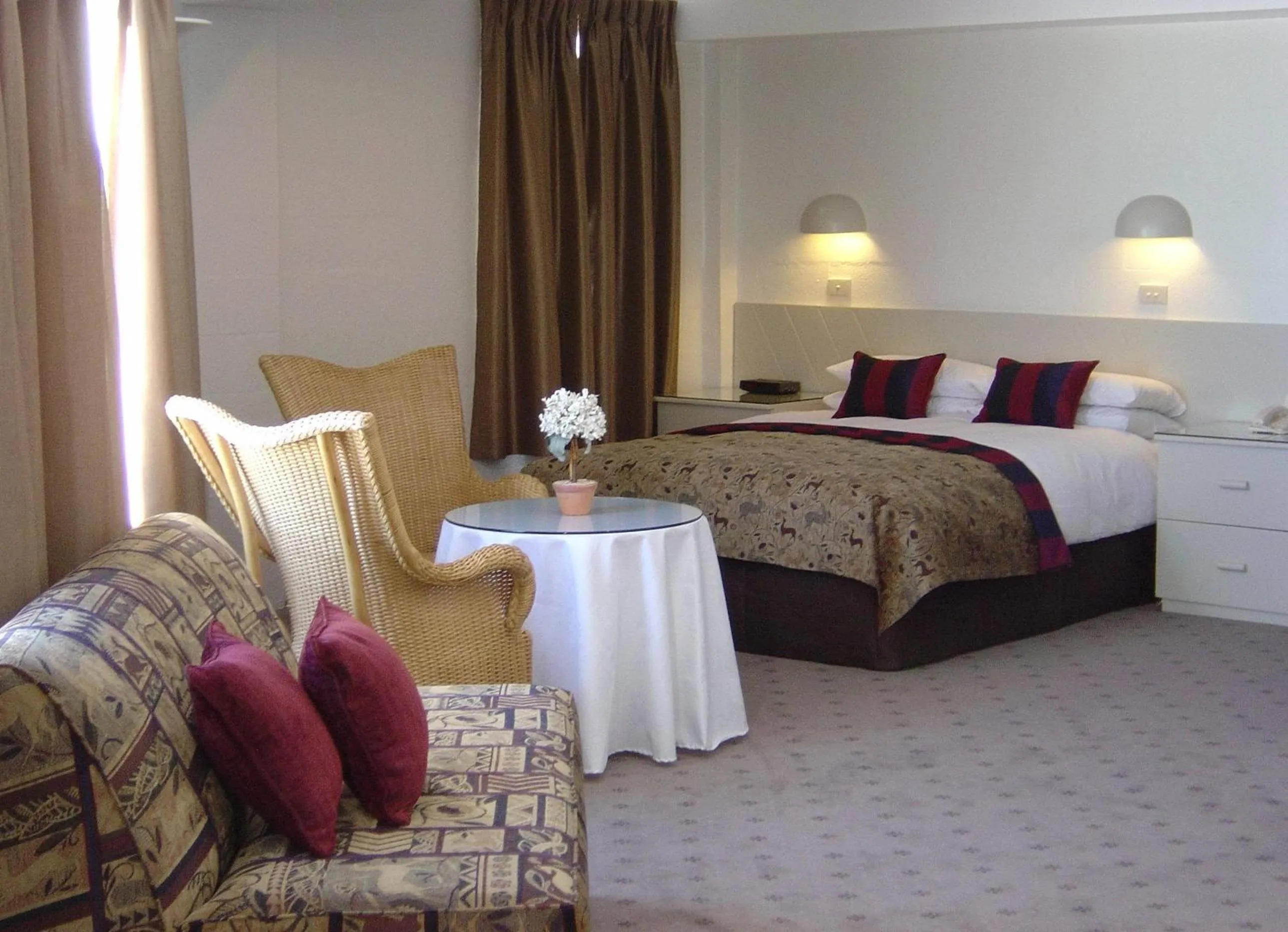 Photo of the whole room, Bed in Perisher Manor Hotel