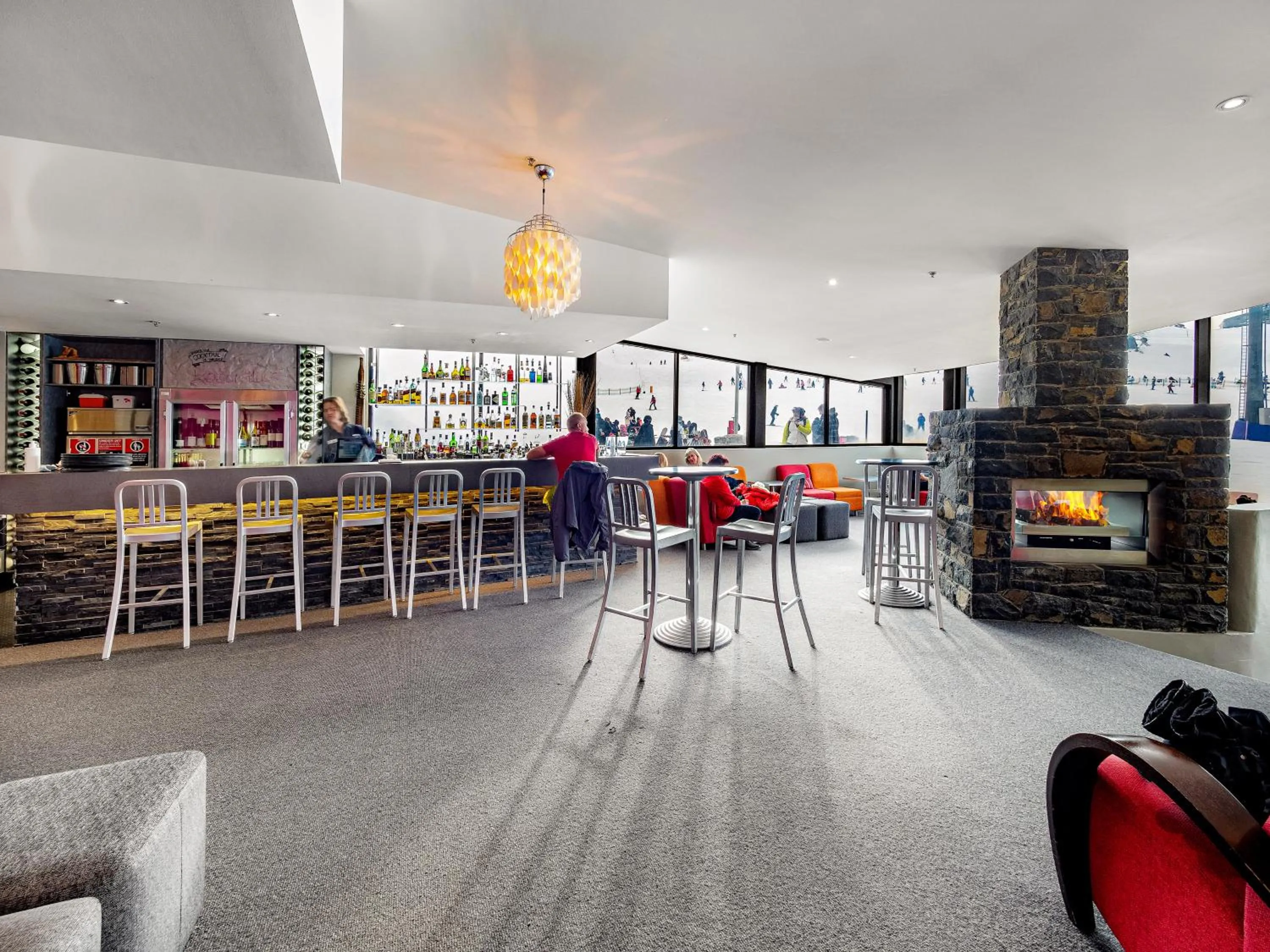 Lounge or bar in Perisher Manor Hotel
