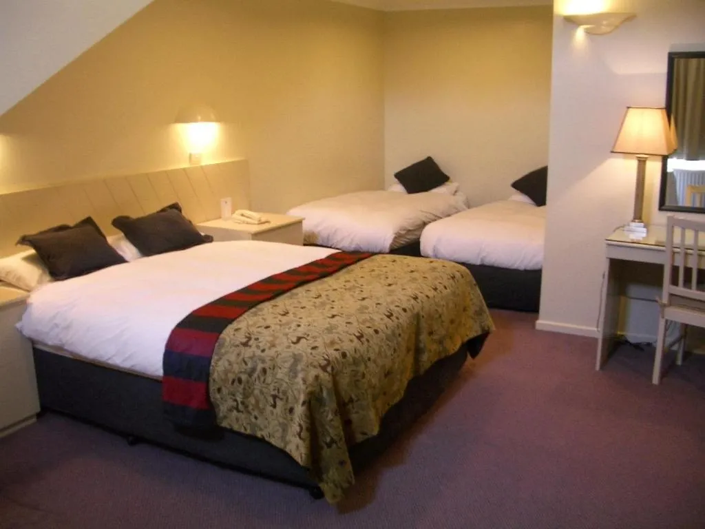 Bedroom, Bed in Perisher Manor Hotel
