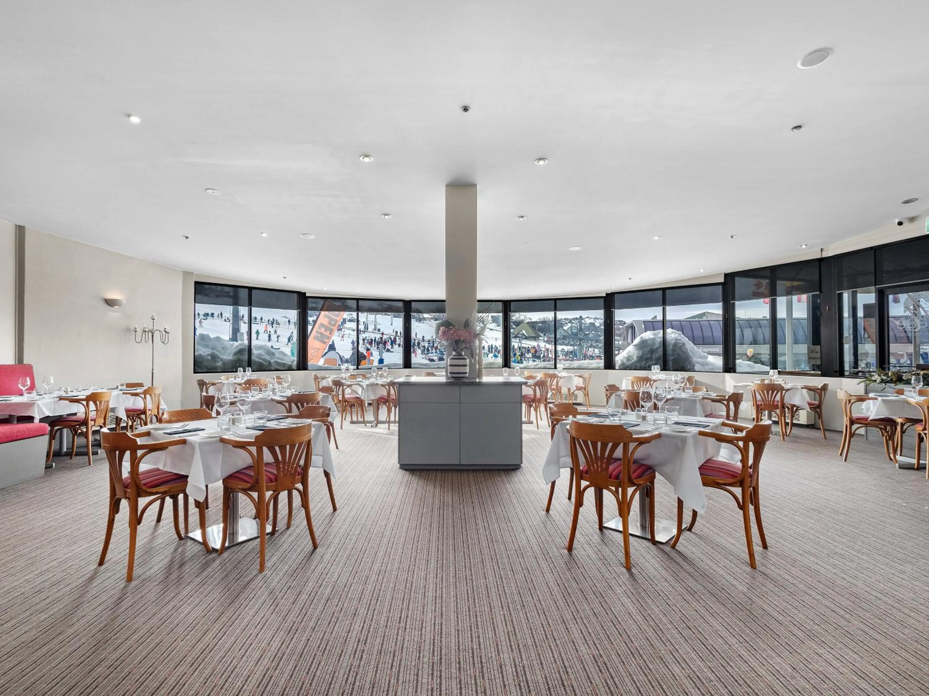 Restaurant/places to eat in Perisher Manor Hotel