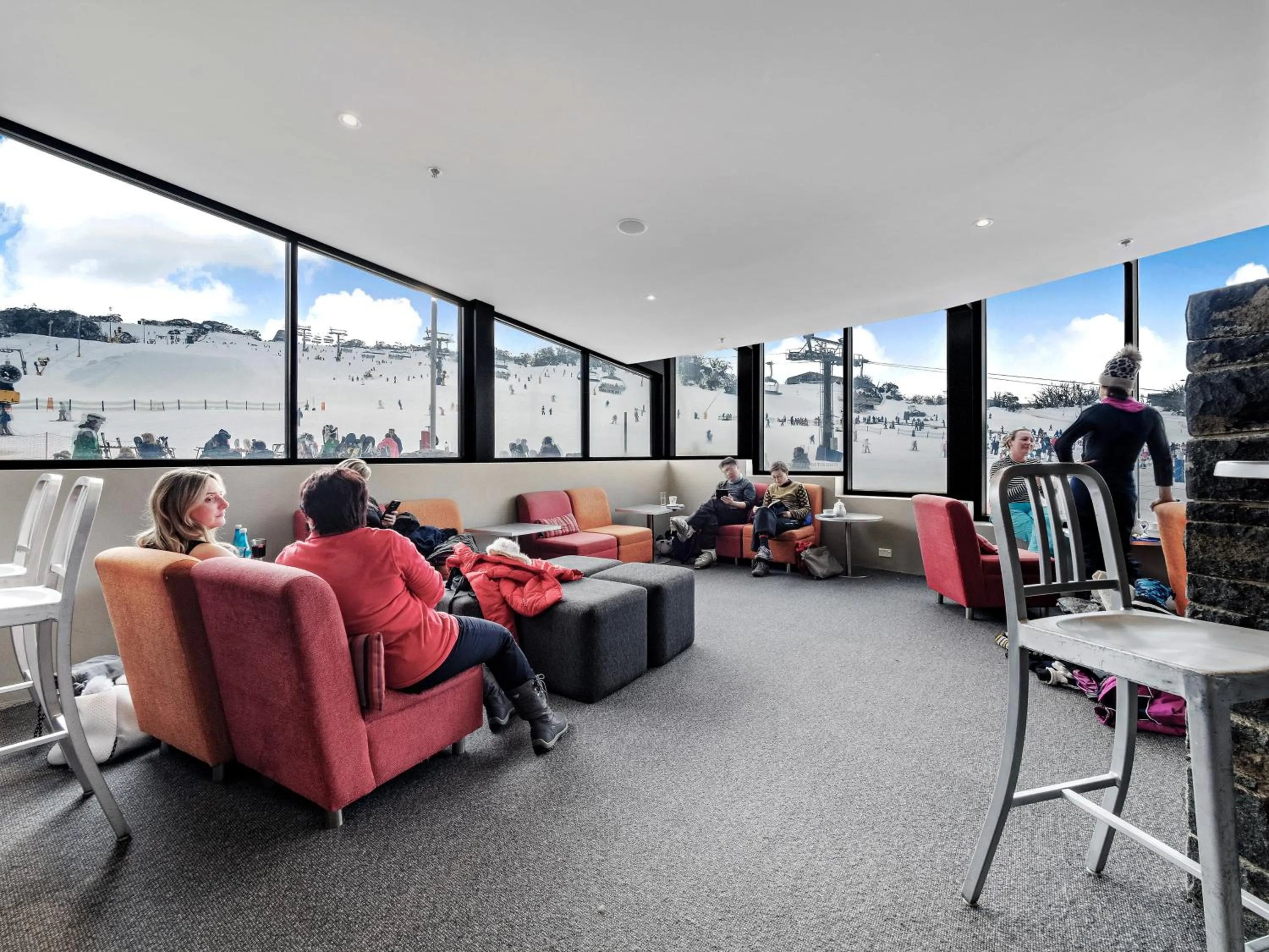 Lounge or bar in Perisher Manor Hotel
