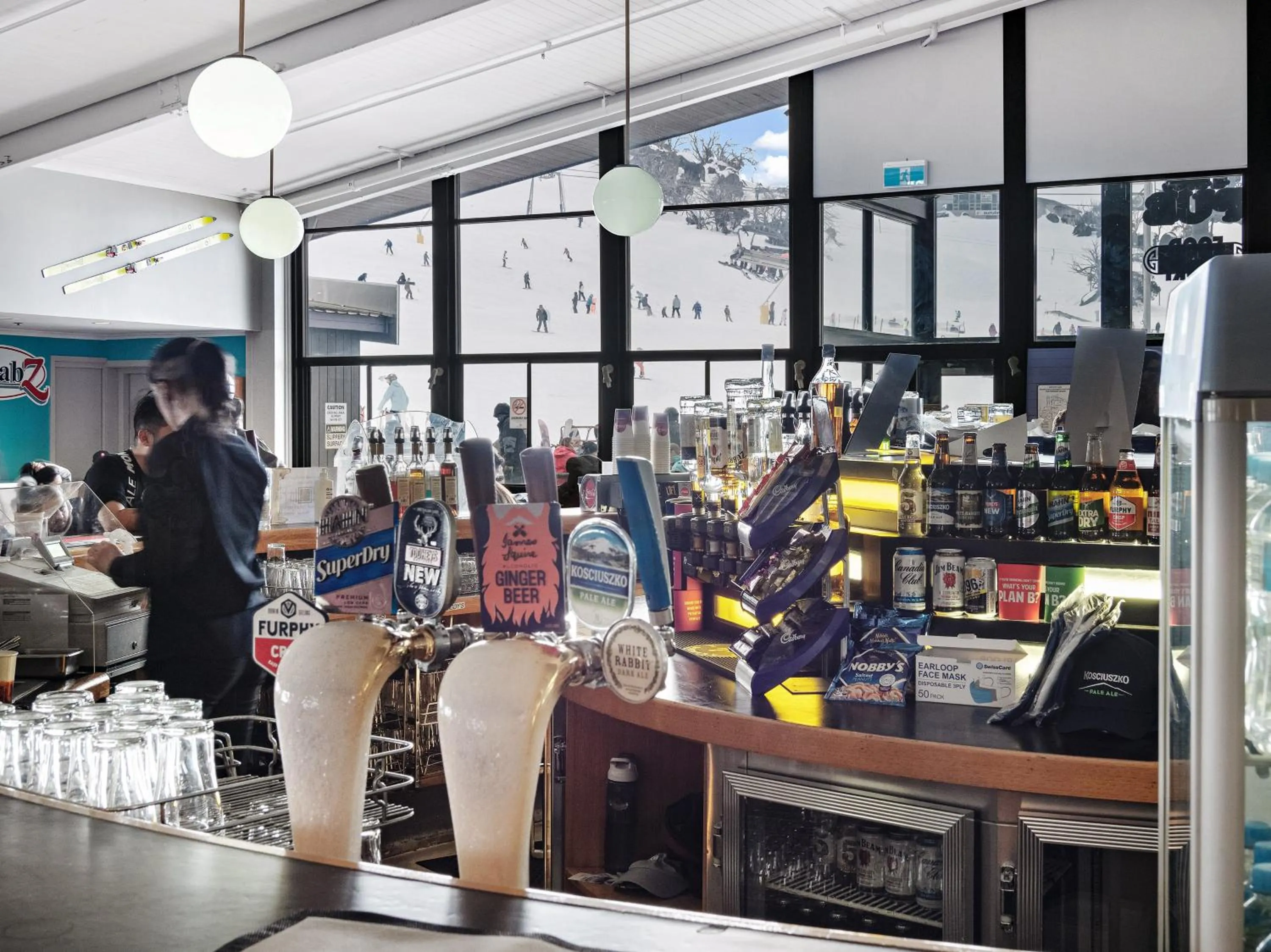 Lounge or bar in Perisher Manor Hotel