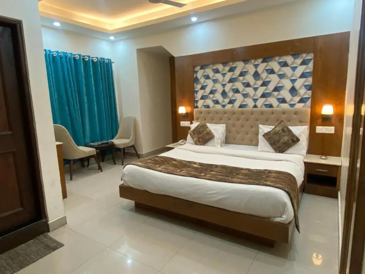 Bedroom, Bed in Mountain Glow Bedroom, Bed in Mountain Glow