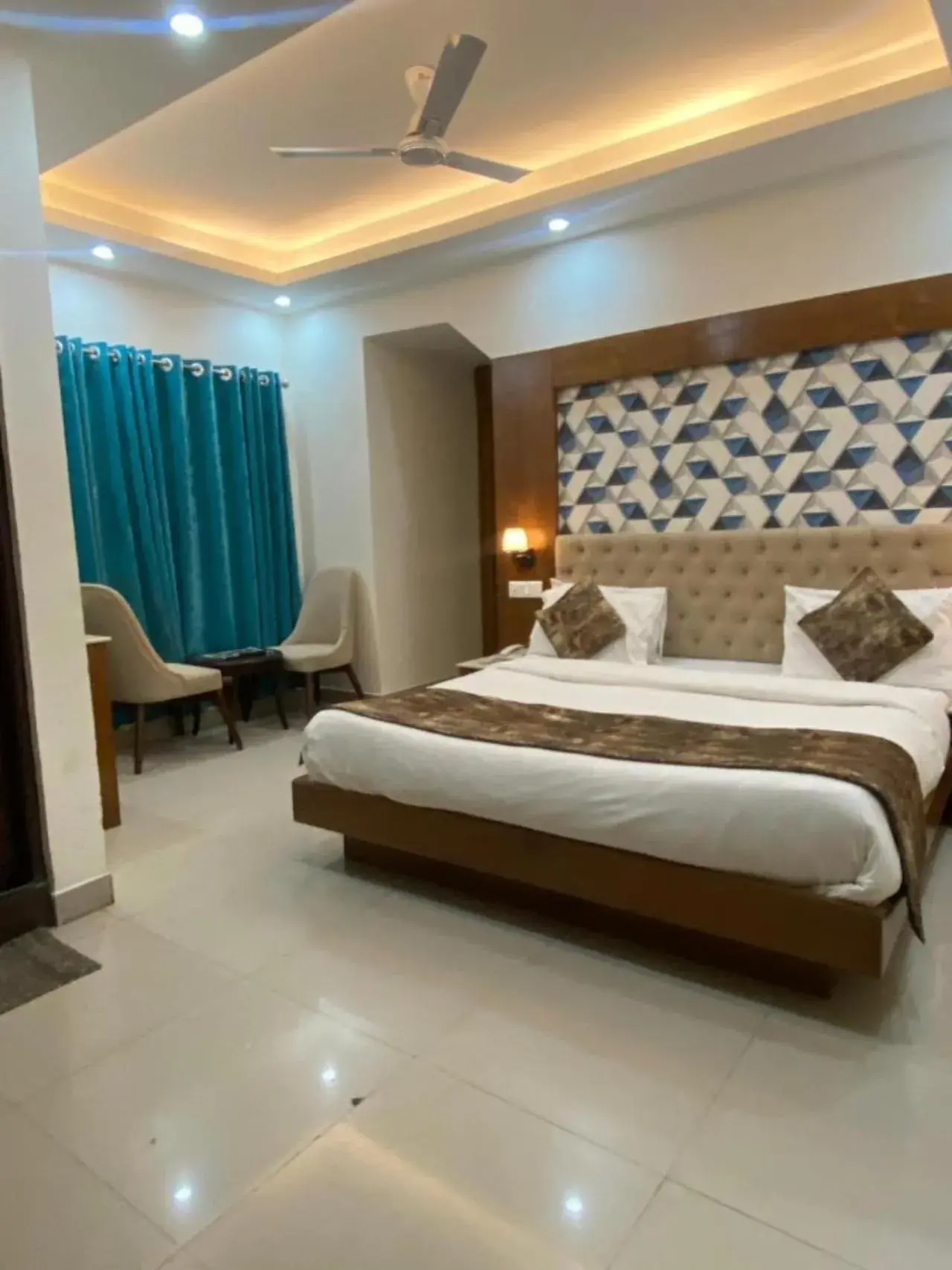 Bedroom, Bed in Mountain Glow Bedroom, Bed in Mountain Glow