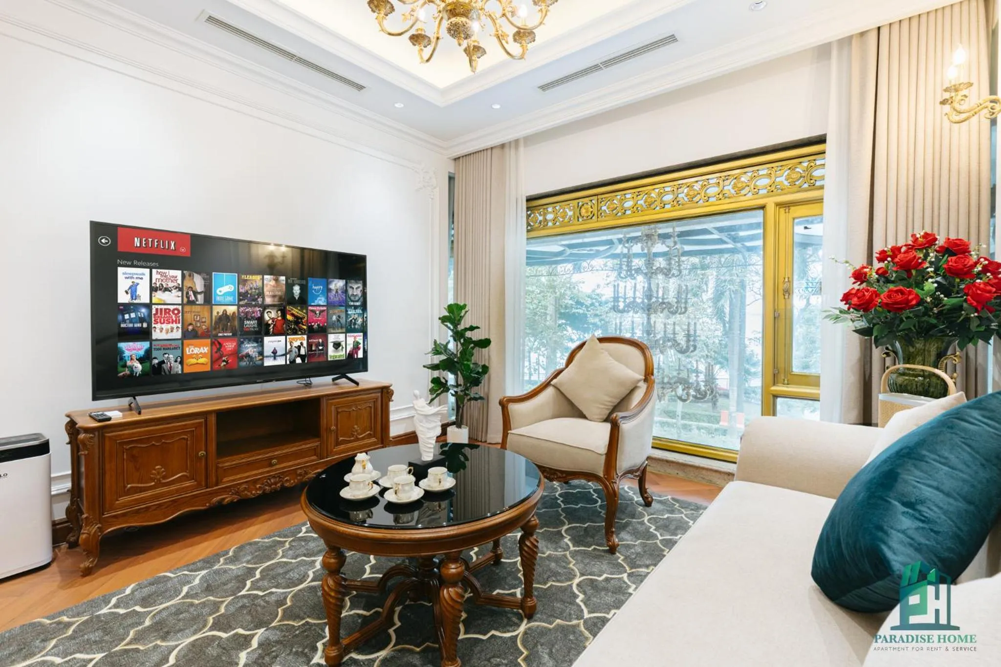 TV and multimedia in Luxe Paradise Suite Hotel Trich Sai