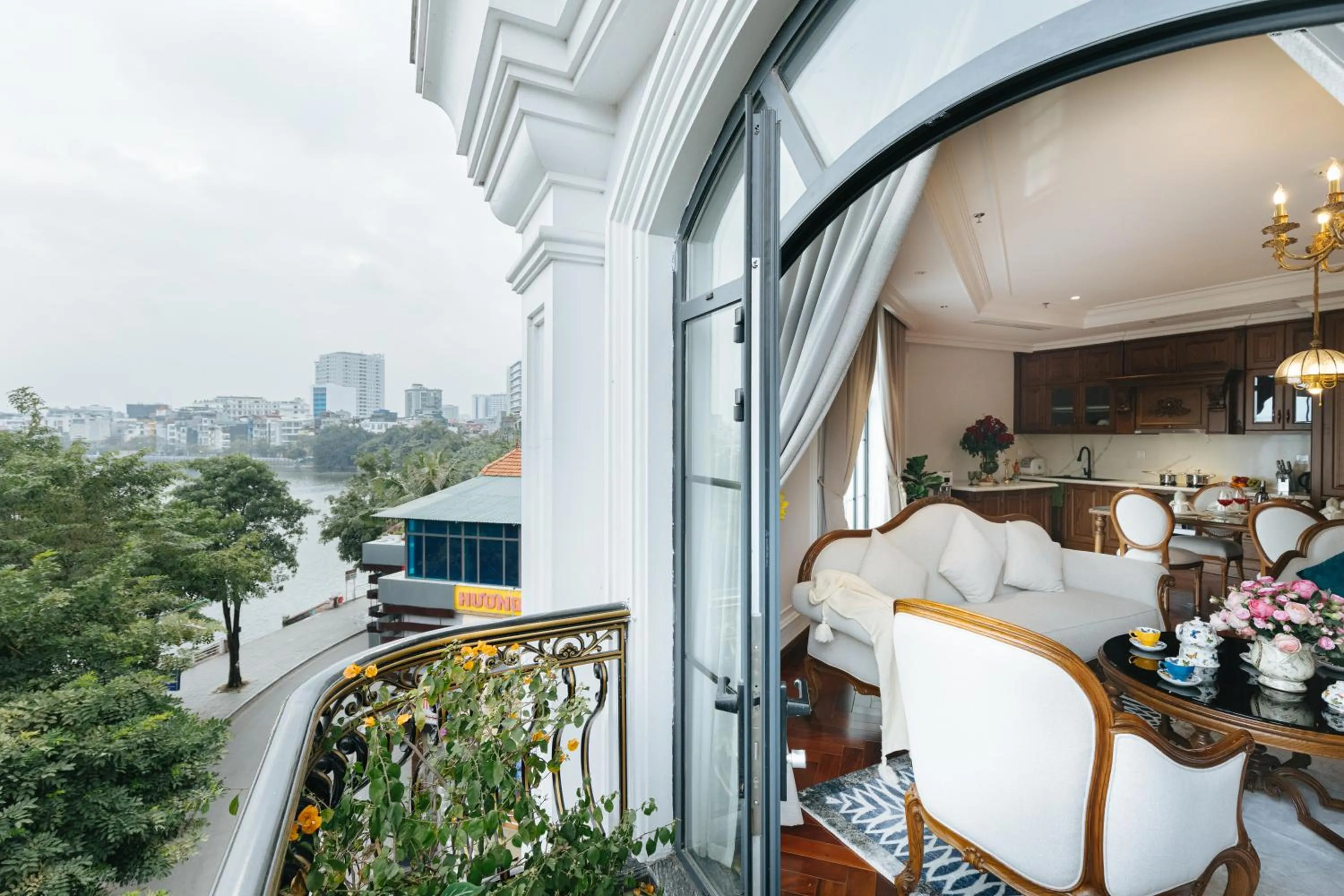 Lake view in Luxe Paradise Suite Hotel Trich Sai