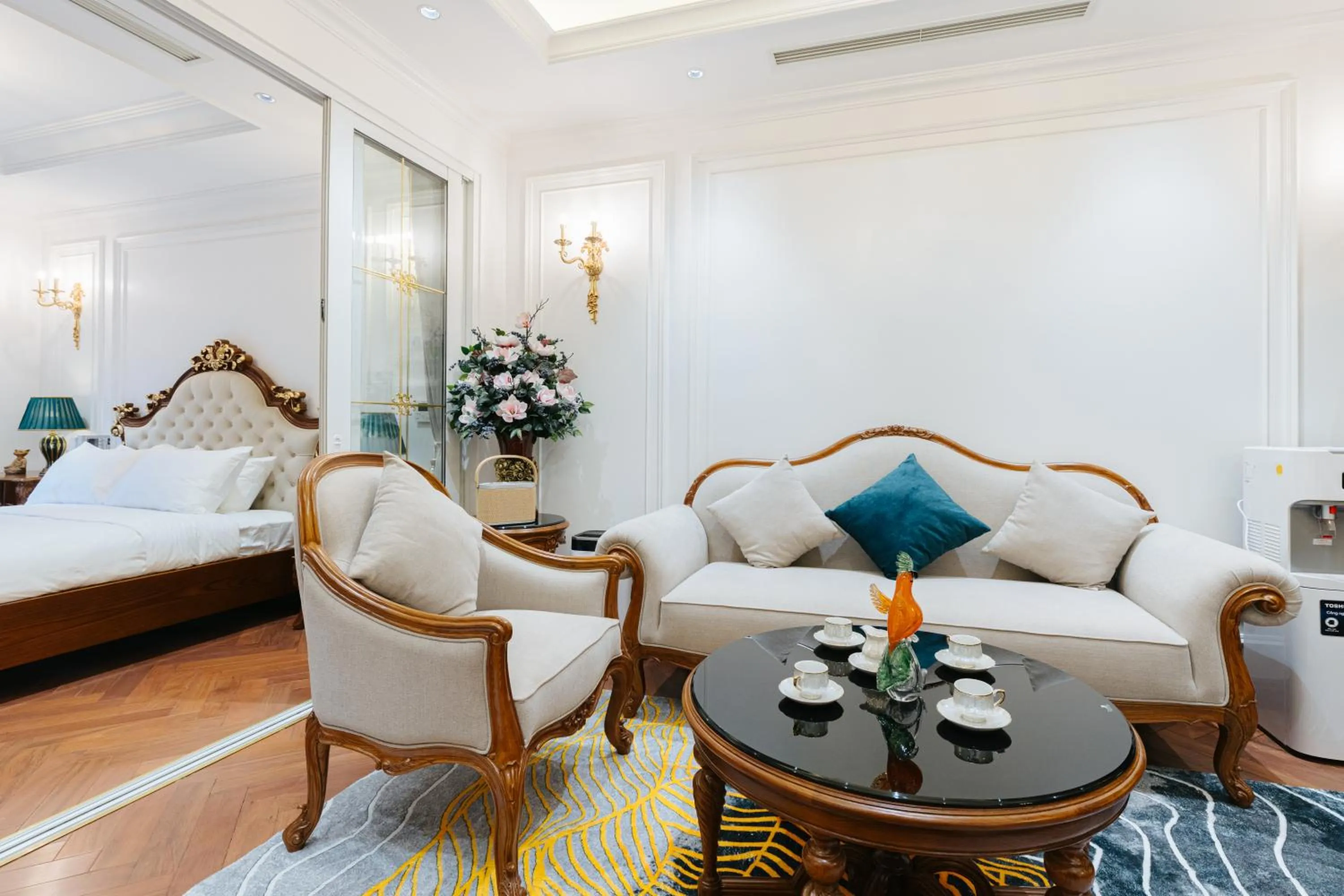 Photo of the whole room, Bed in Luxe Paradise Suite Hotel Trich Sai