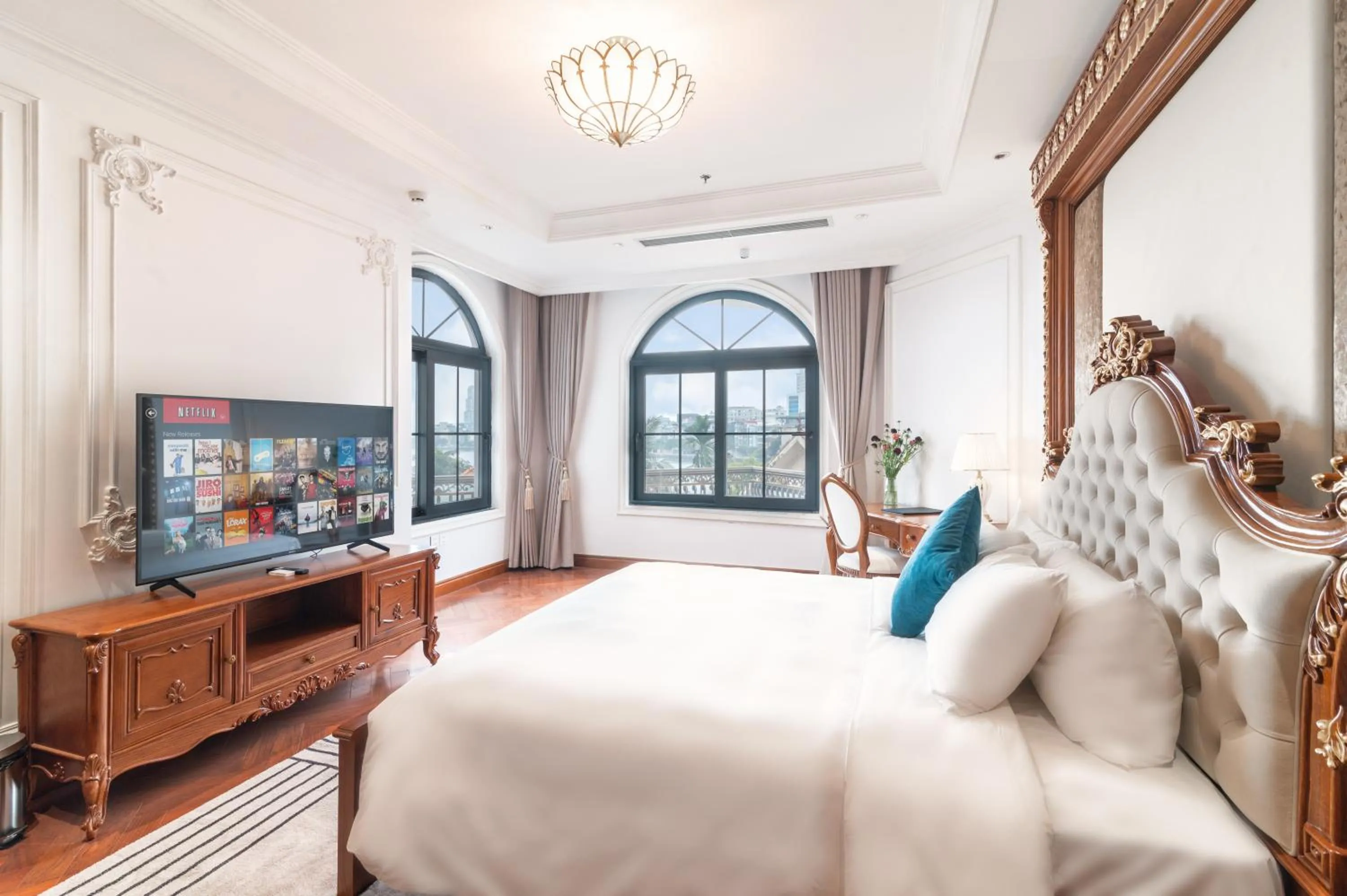 Bedroom, Bed in Luxe Paradise Suite Hotel Trich Sai