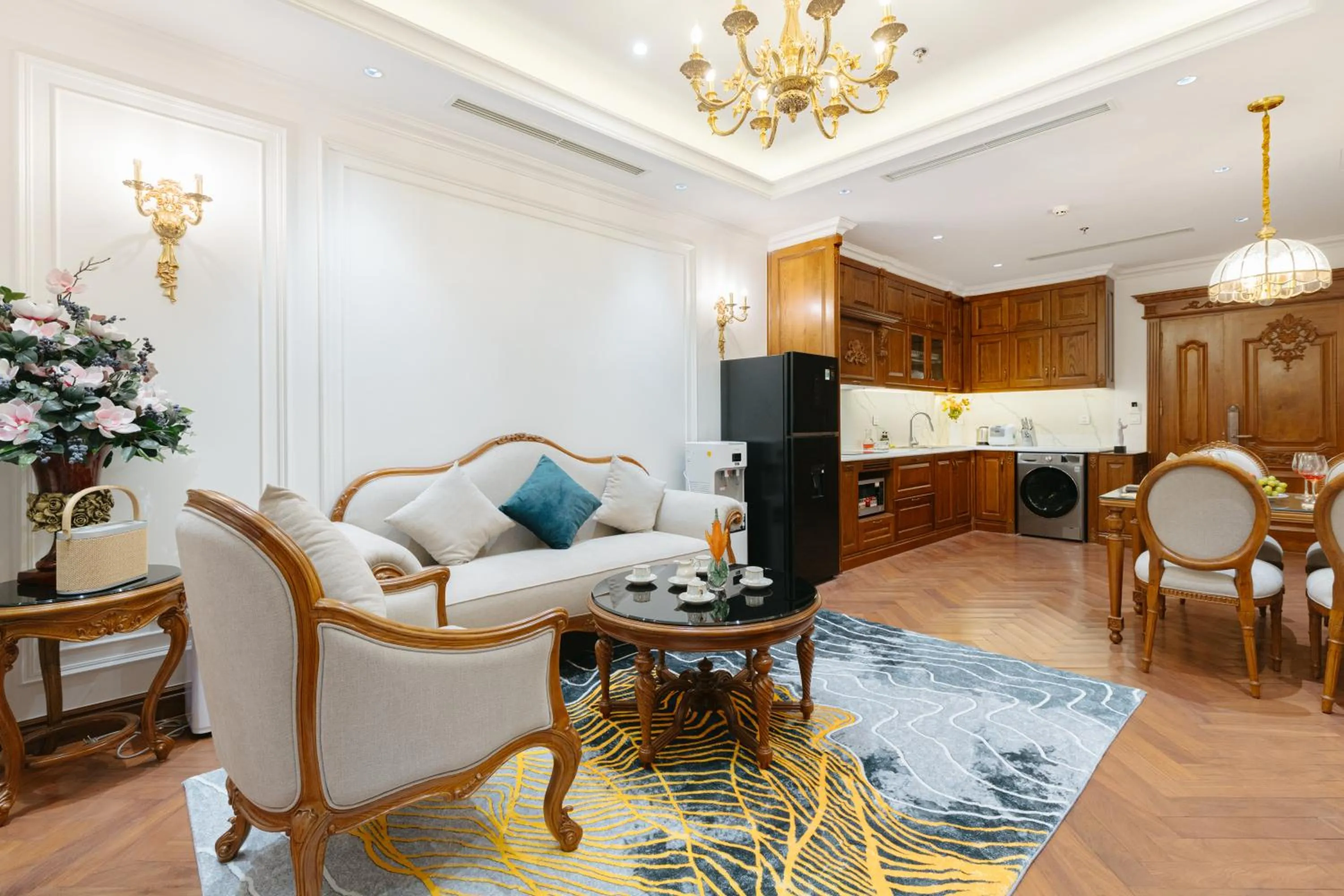 Dining area in Luxe Paradise Suite Hotel Trich Sai