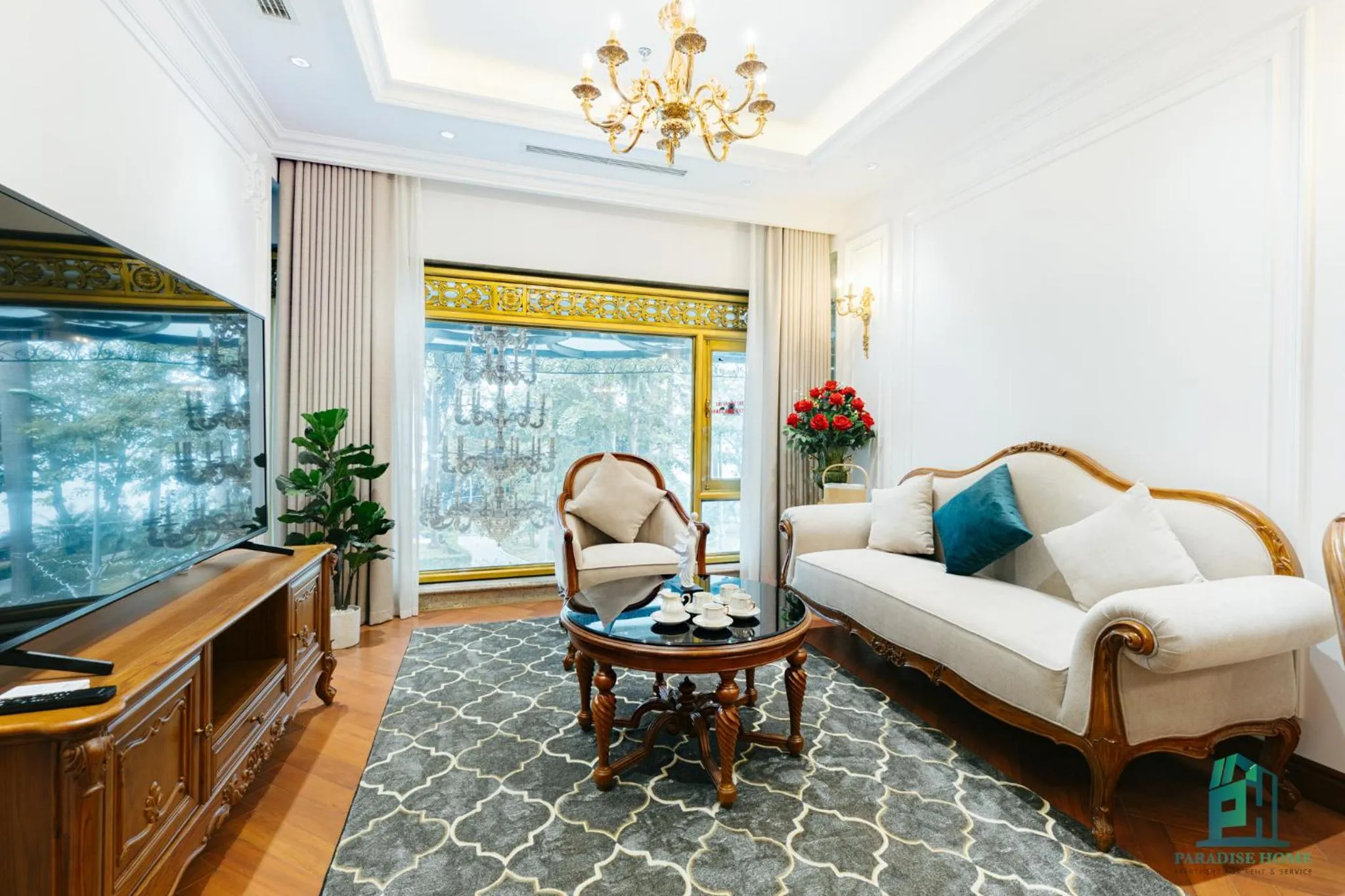 TV and multimedia in Luxe Paradise Suite Hotel Trich Sai