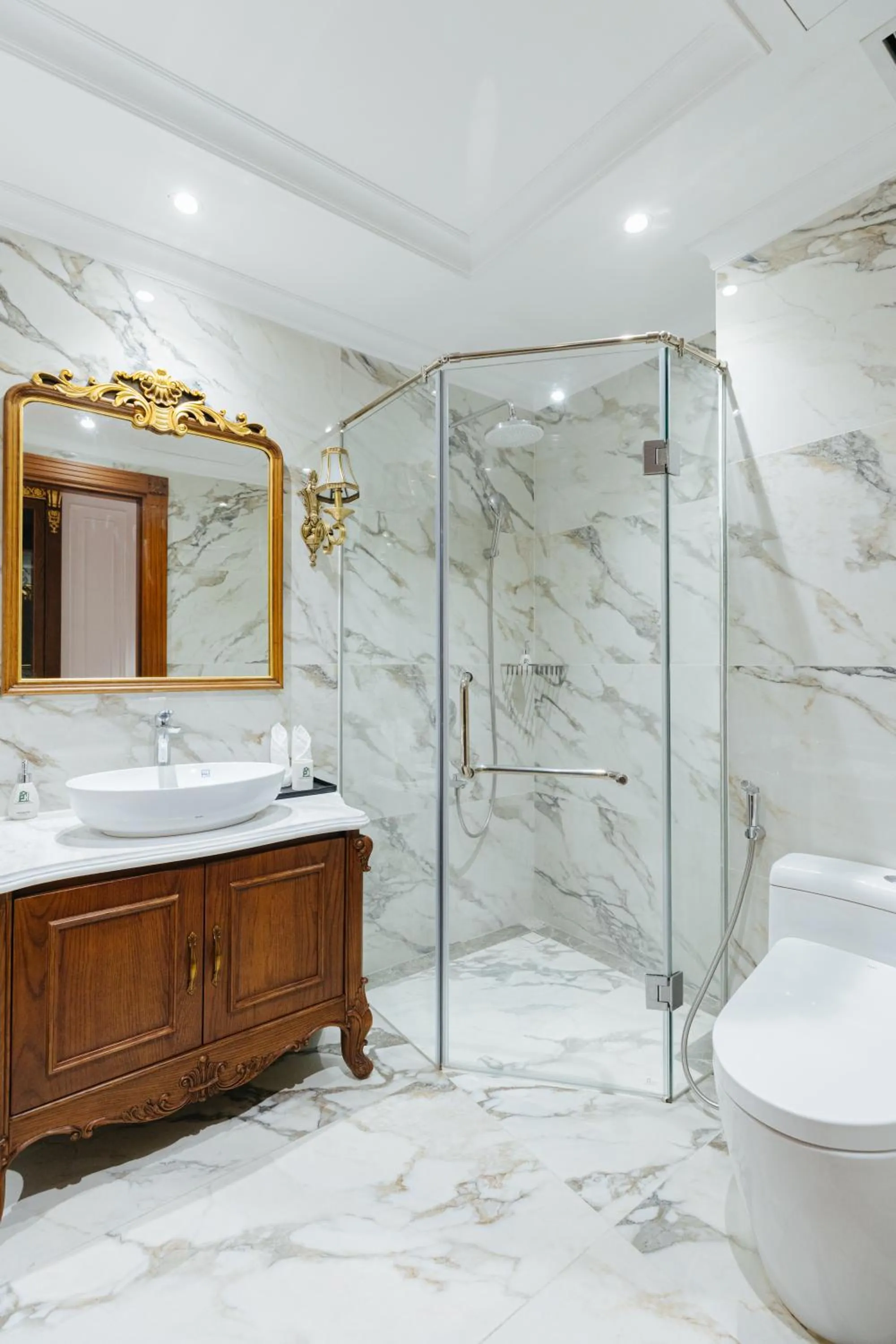 Bathroom in Luxe Paradise Suite Hotel Trich Sai