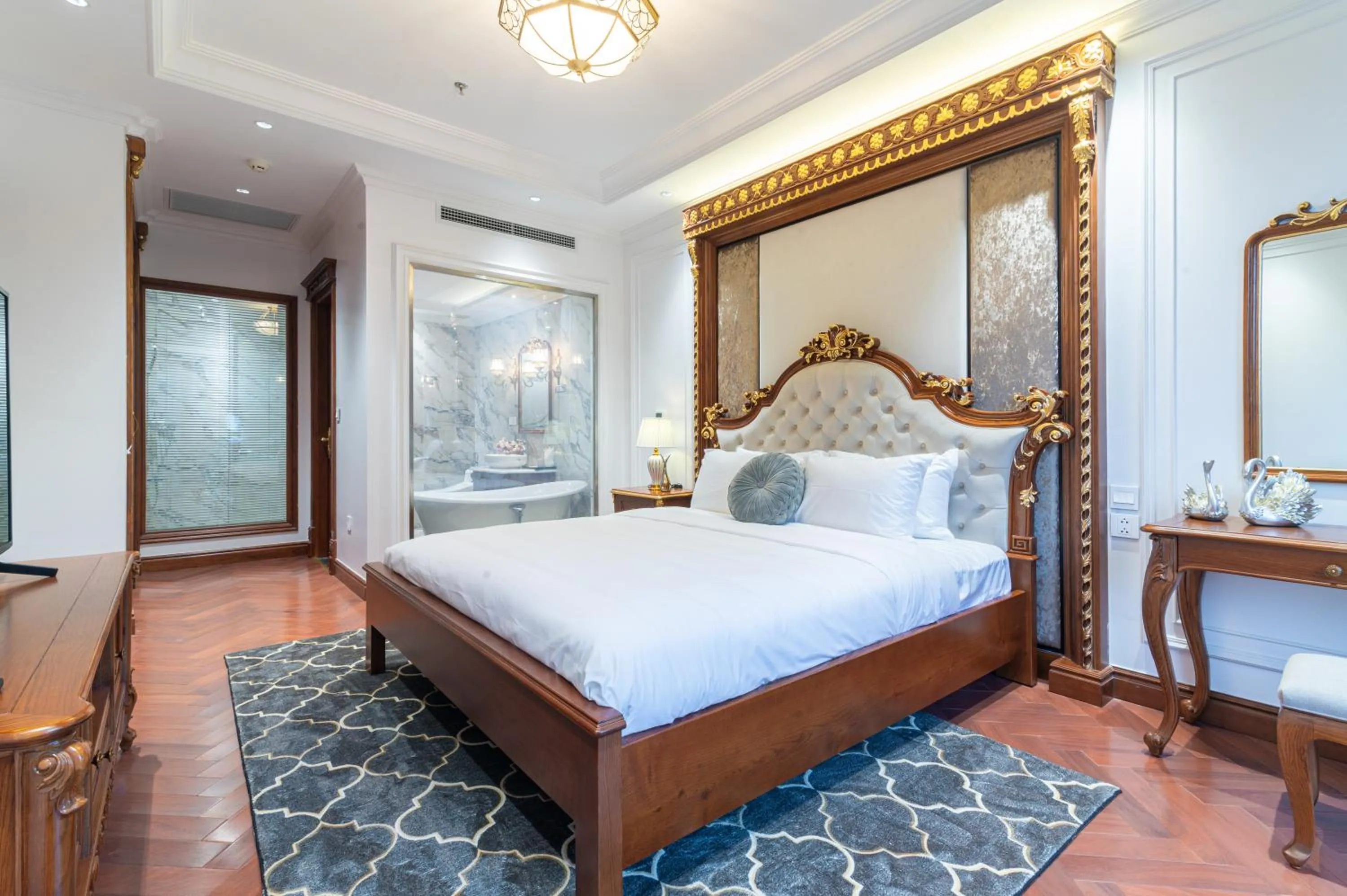 Bed in Luxe Paradise Suite Hotel Trich Sai