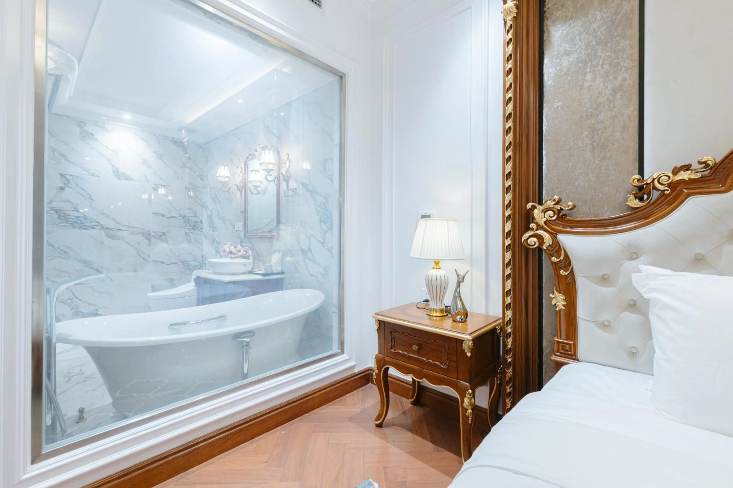 Bathroom, Bed in Luxe Paradise Suite Hotel Trich Sai