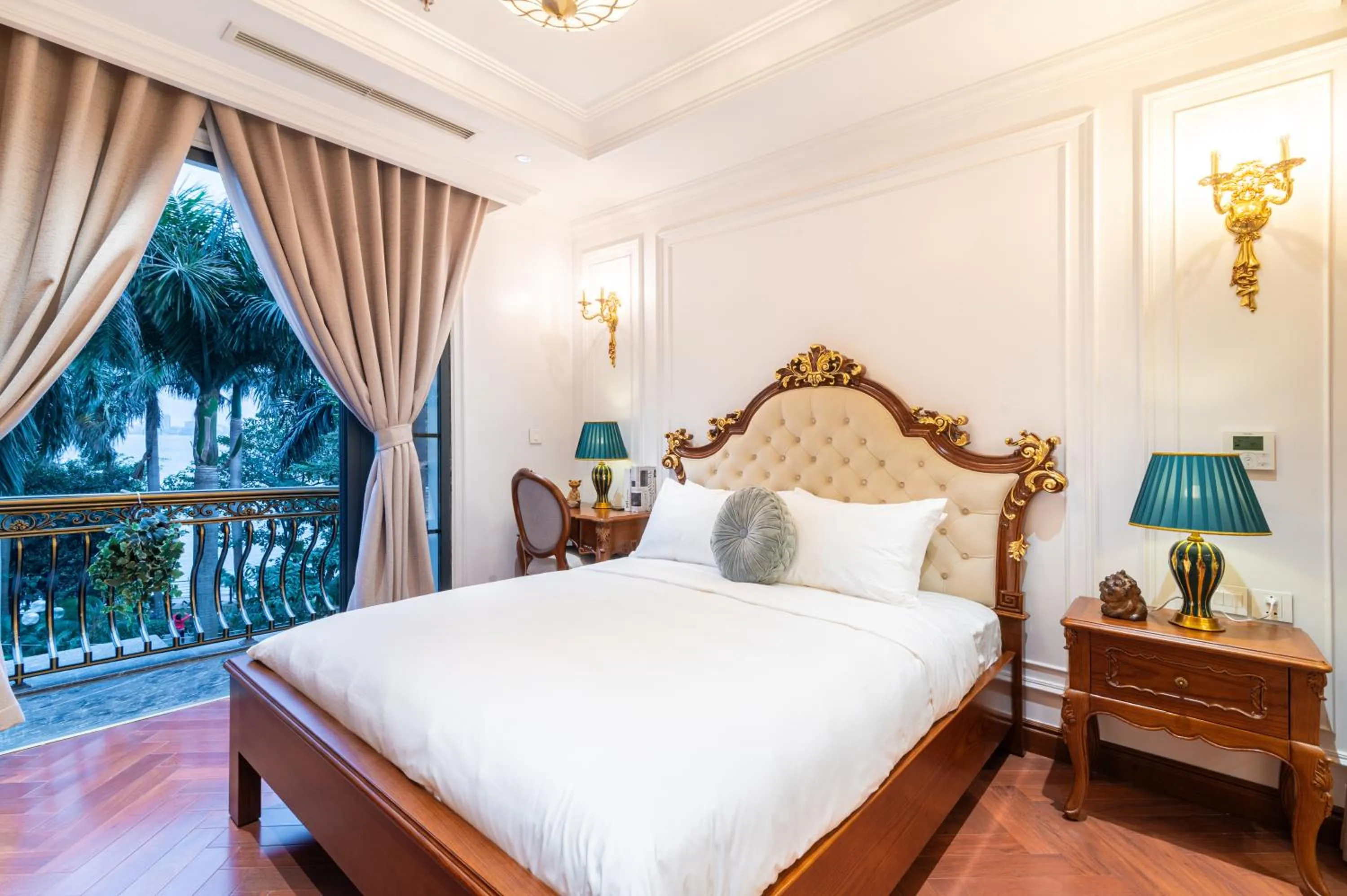 View (from property/room), Bed in Luxe Paradise Suite Hotel Trich Sai