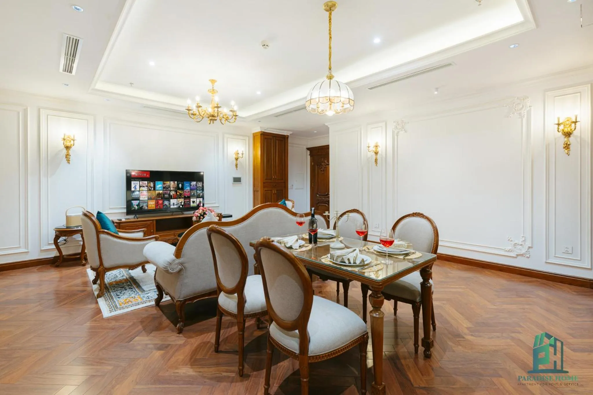 Dining area in Luxe Paradise Suite Hotel Trich Sai