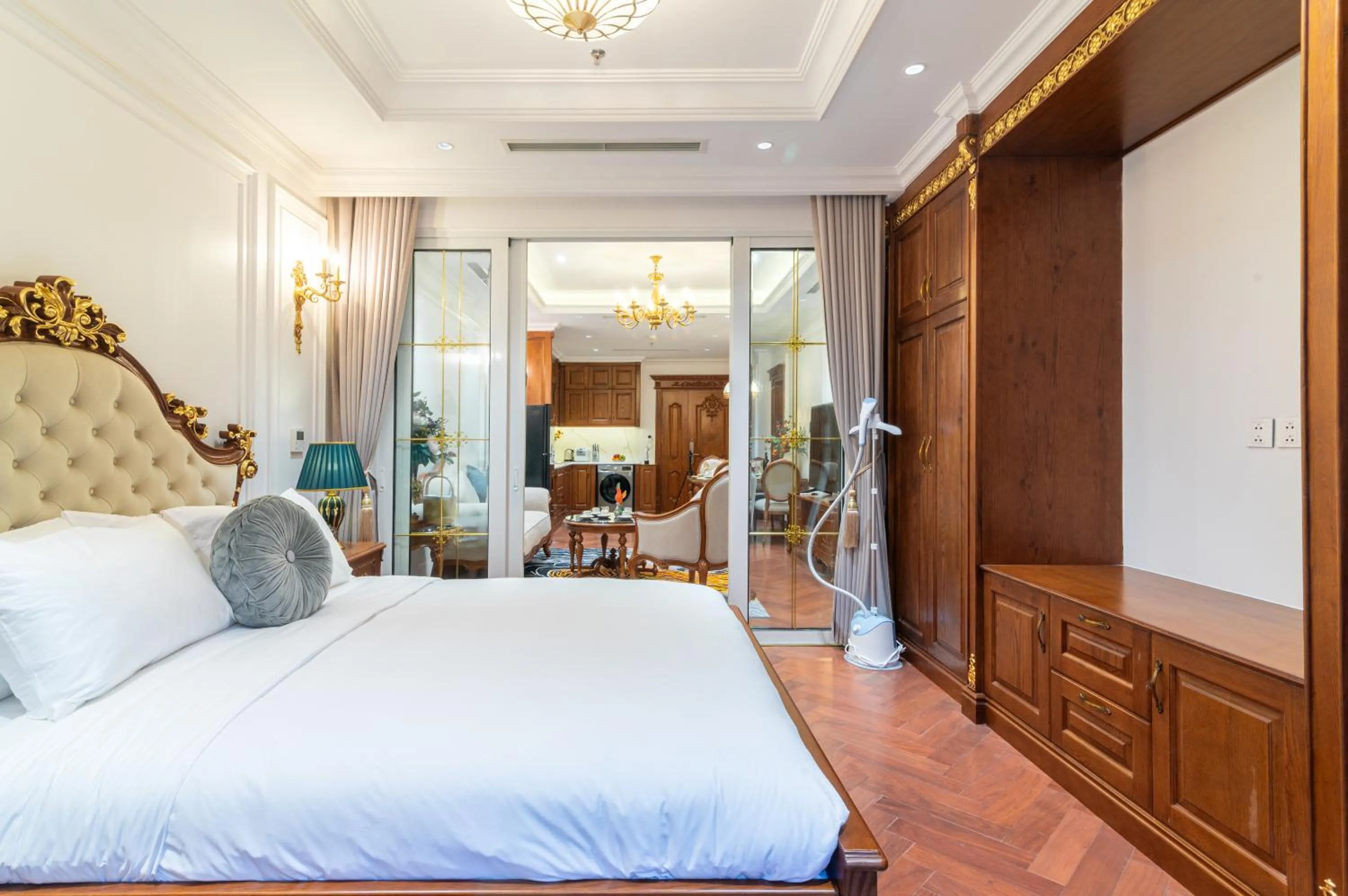 Living room, Bed in Luxe Paradise Suite Hotel Trich Sai