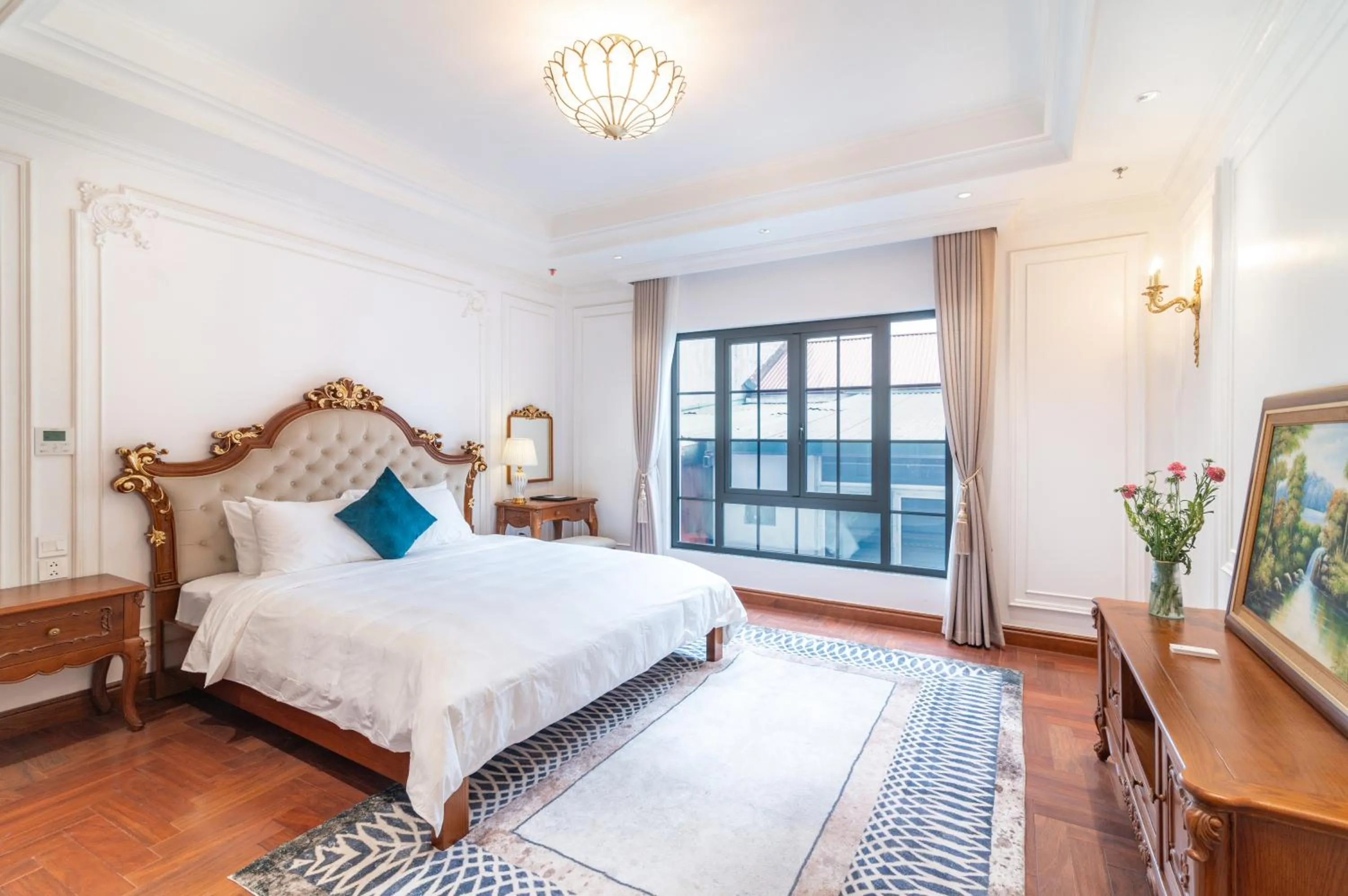 Bed in Luxe Paradise Suite Hotel Trich Sai