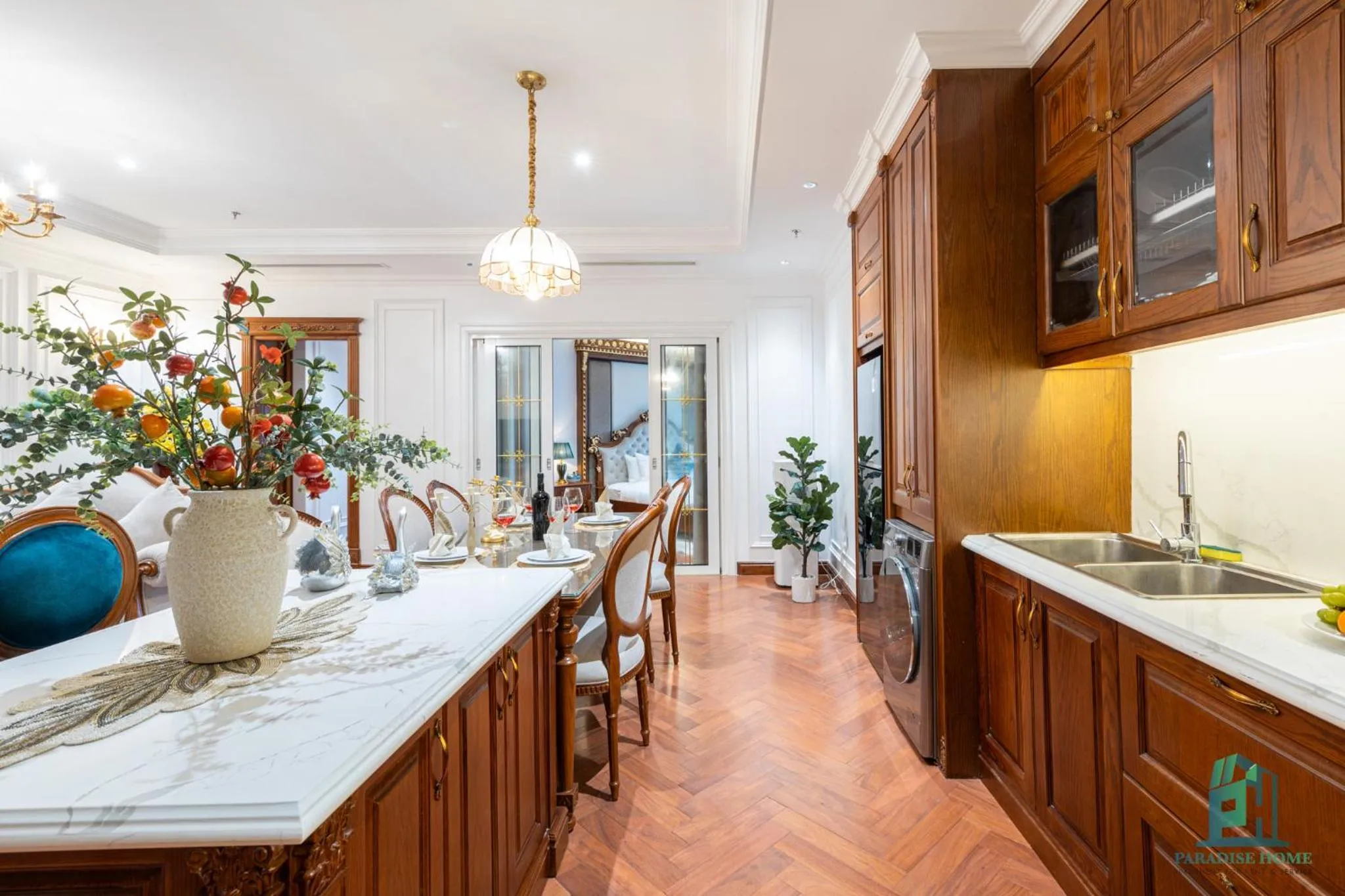 Dining area in Luxe Paradise Suite Hotel Trich Sai