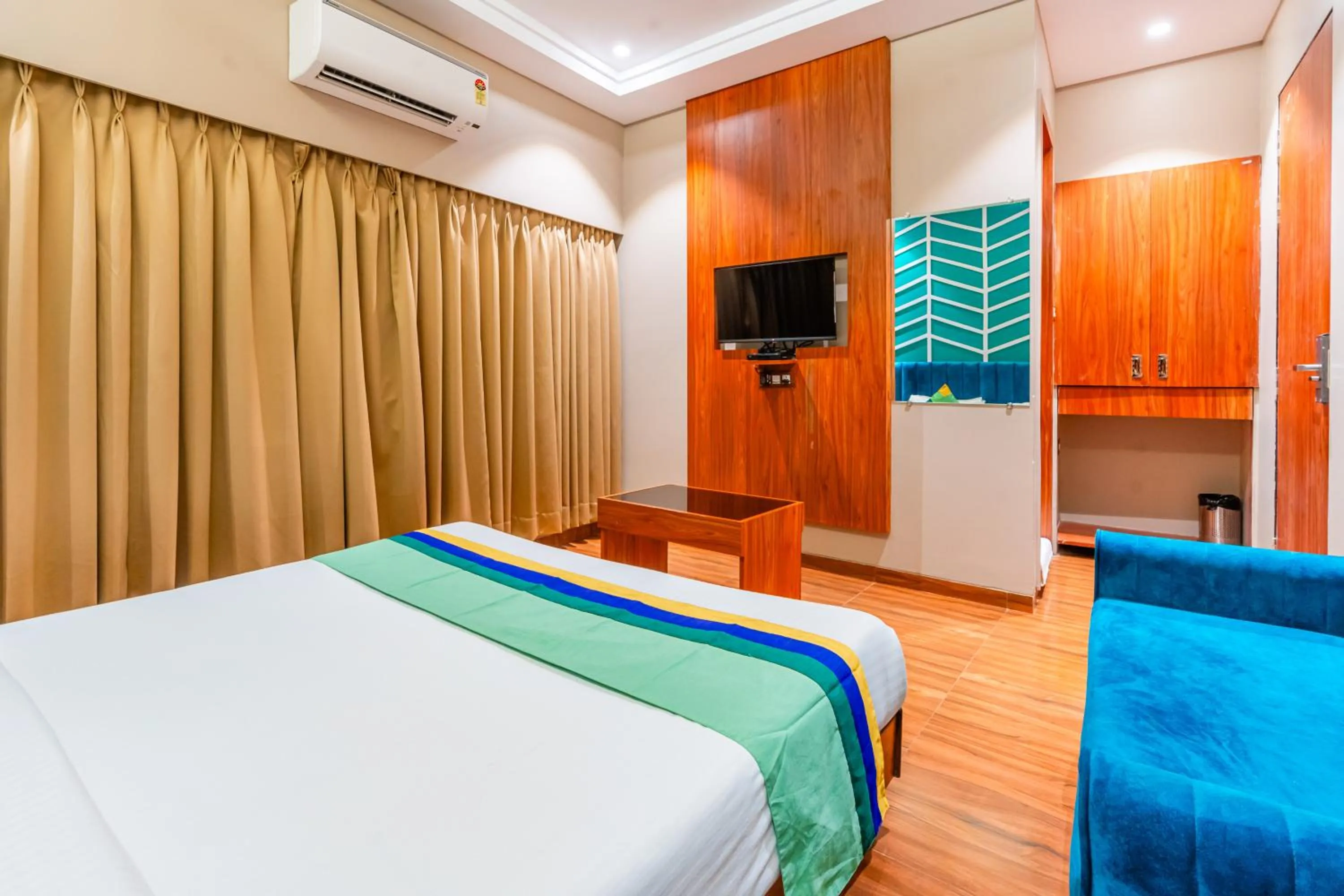 Bedroom, Bed in Treebo Express Inn